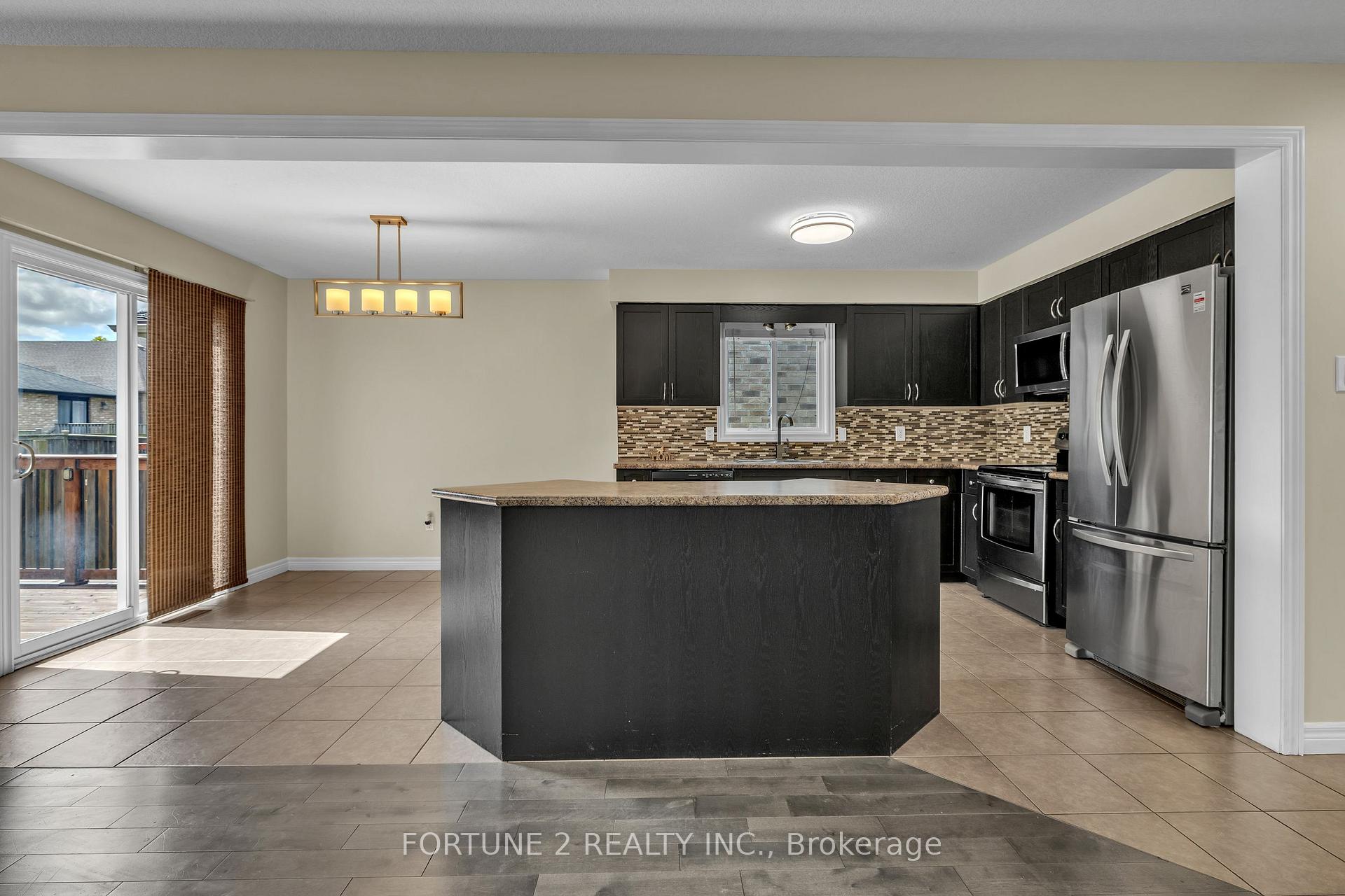 Photo 11 of 2901 Lemieux Walk, London, South W — HOMEH