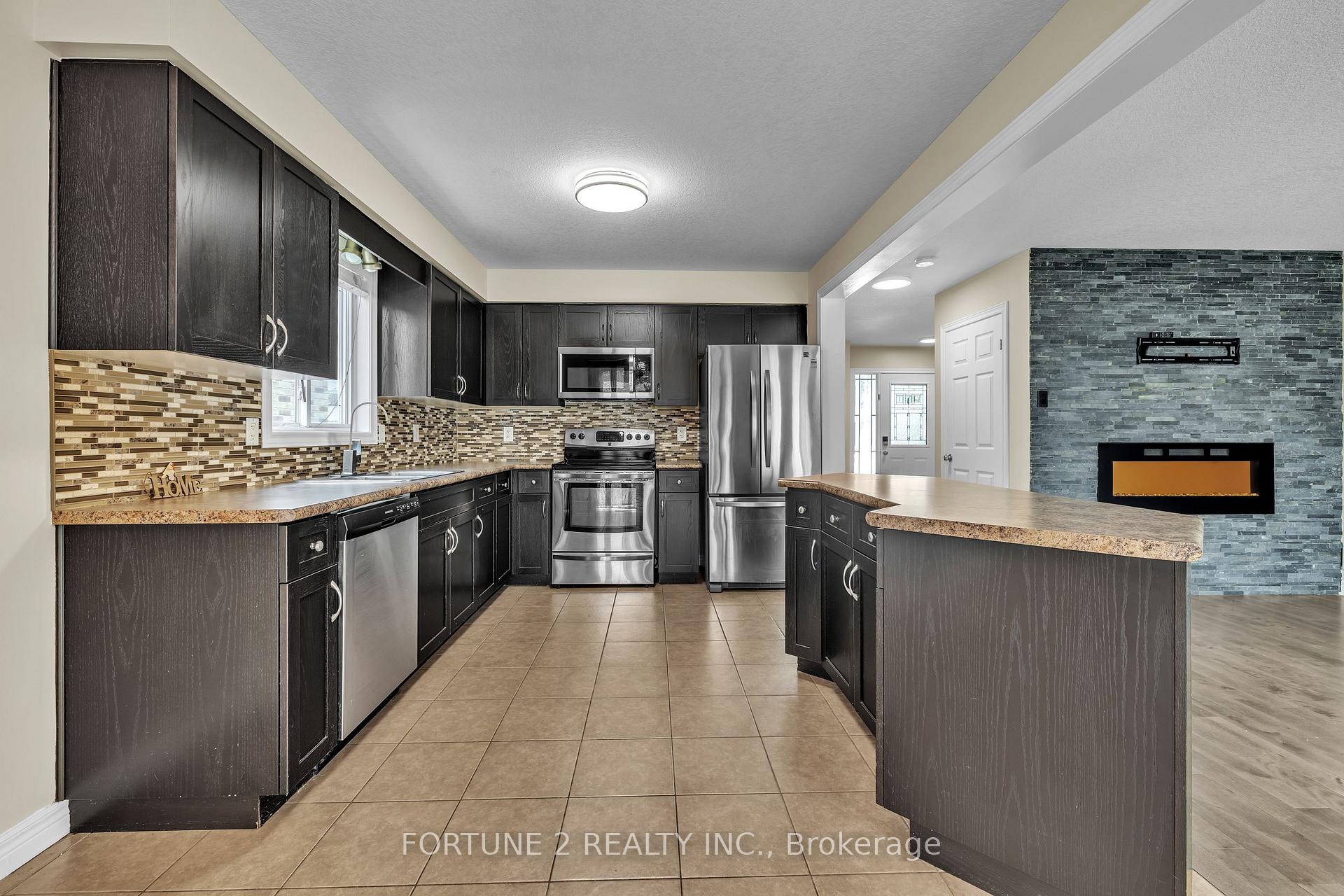 Photo 12 of 2901 Lemieux Walk, London, South W — HOMEH