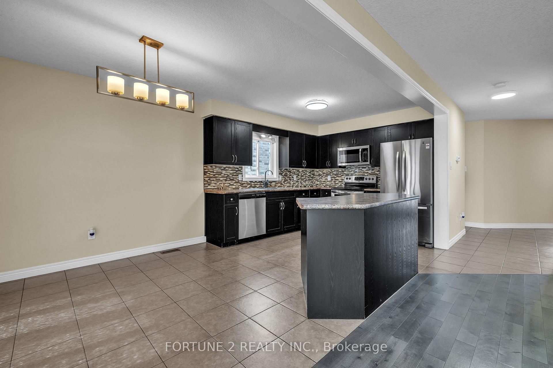 Photo 13 of 2901 Lemieux Walk, London, South W — HOMEH