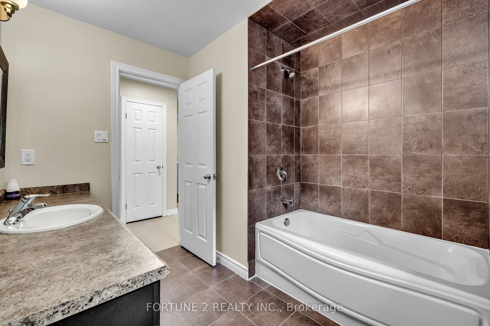 Photo 17 of 2901 Lemieux Walk, London, South W — HOMEH