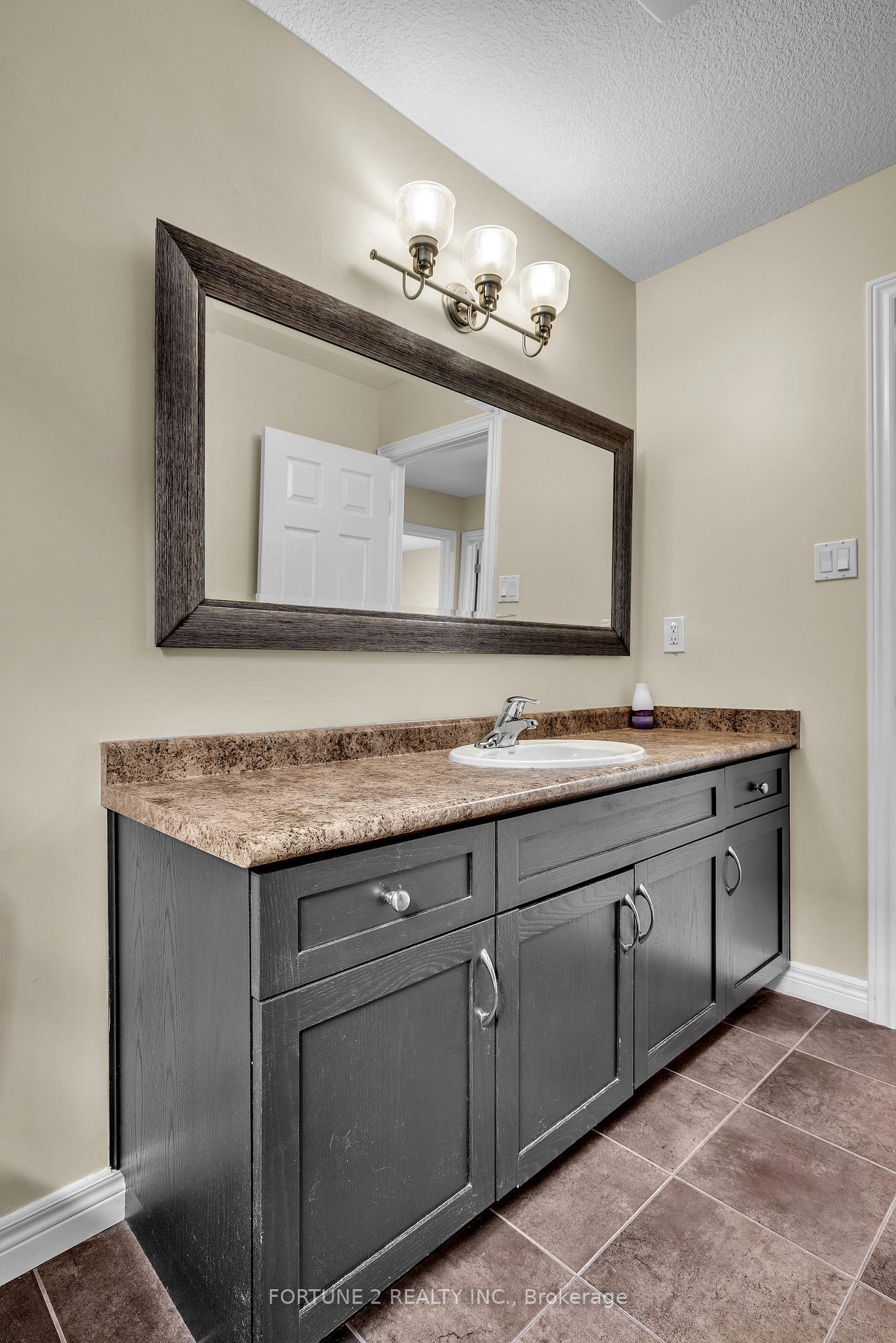 Photo 18 of 2901 Lemieux Walk, London, South W — HOMEH