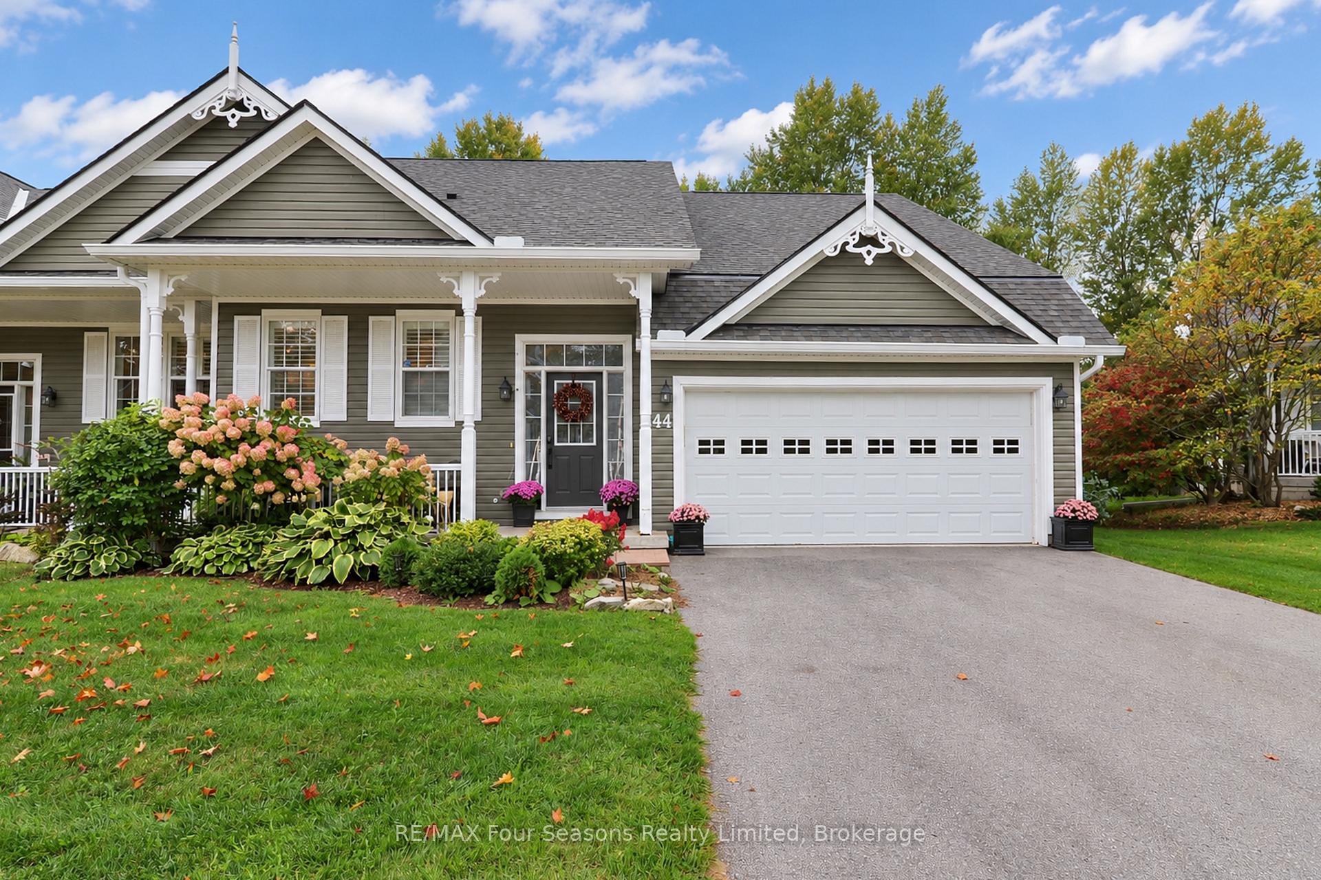 Photo 1 of 44 Green Briar Drive, Collingwood — HOMEH