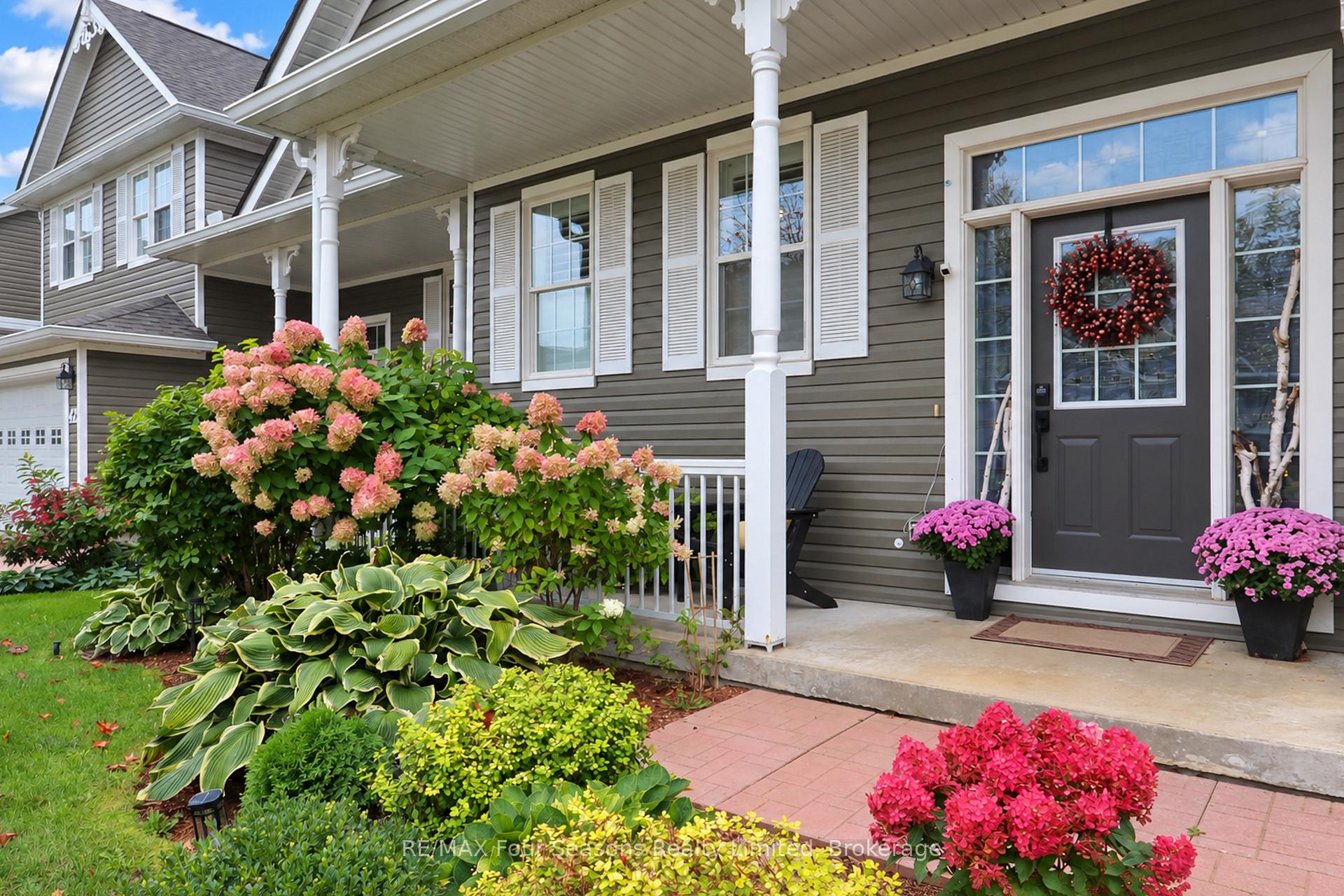 Photo 2 of 44 Green Briar Drive, Collingwood — HOMEH