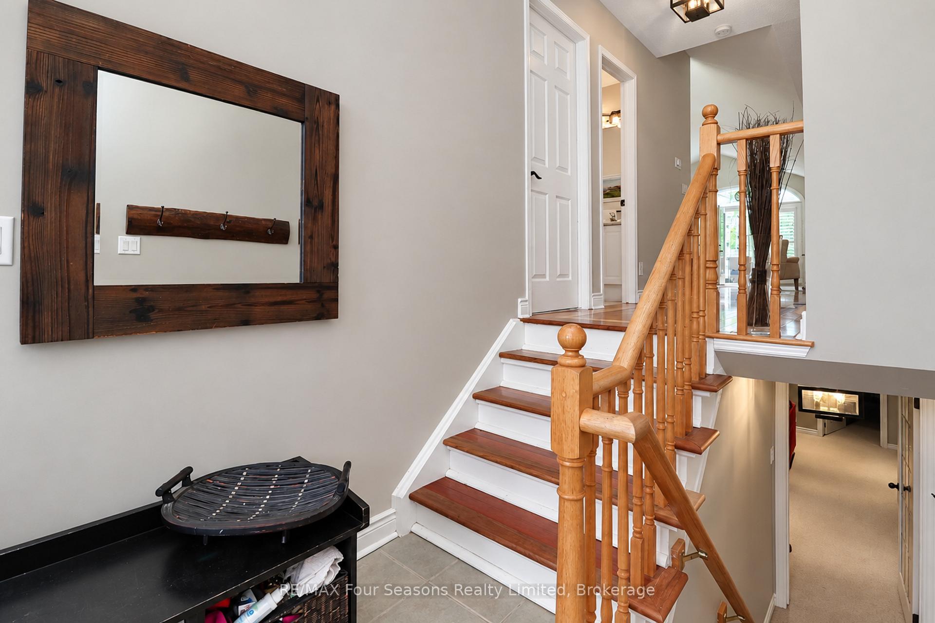 Photo 5 of 44 Green Briar Drive, Collingwood — HOMEH