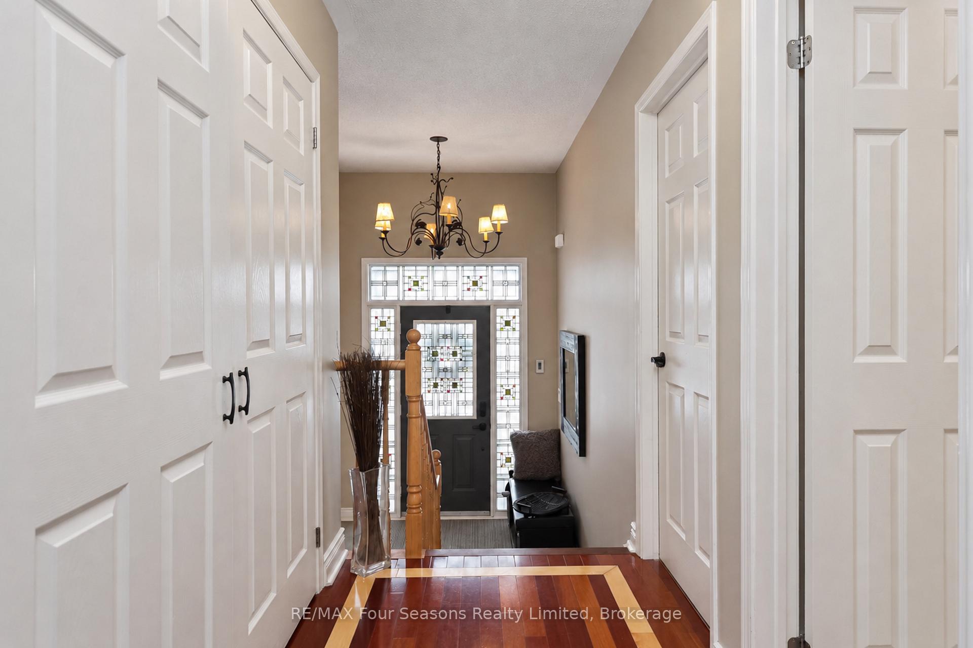 Photo 6 of 44 Green Briar Drive, Collingwood — HOMEH