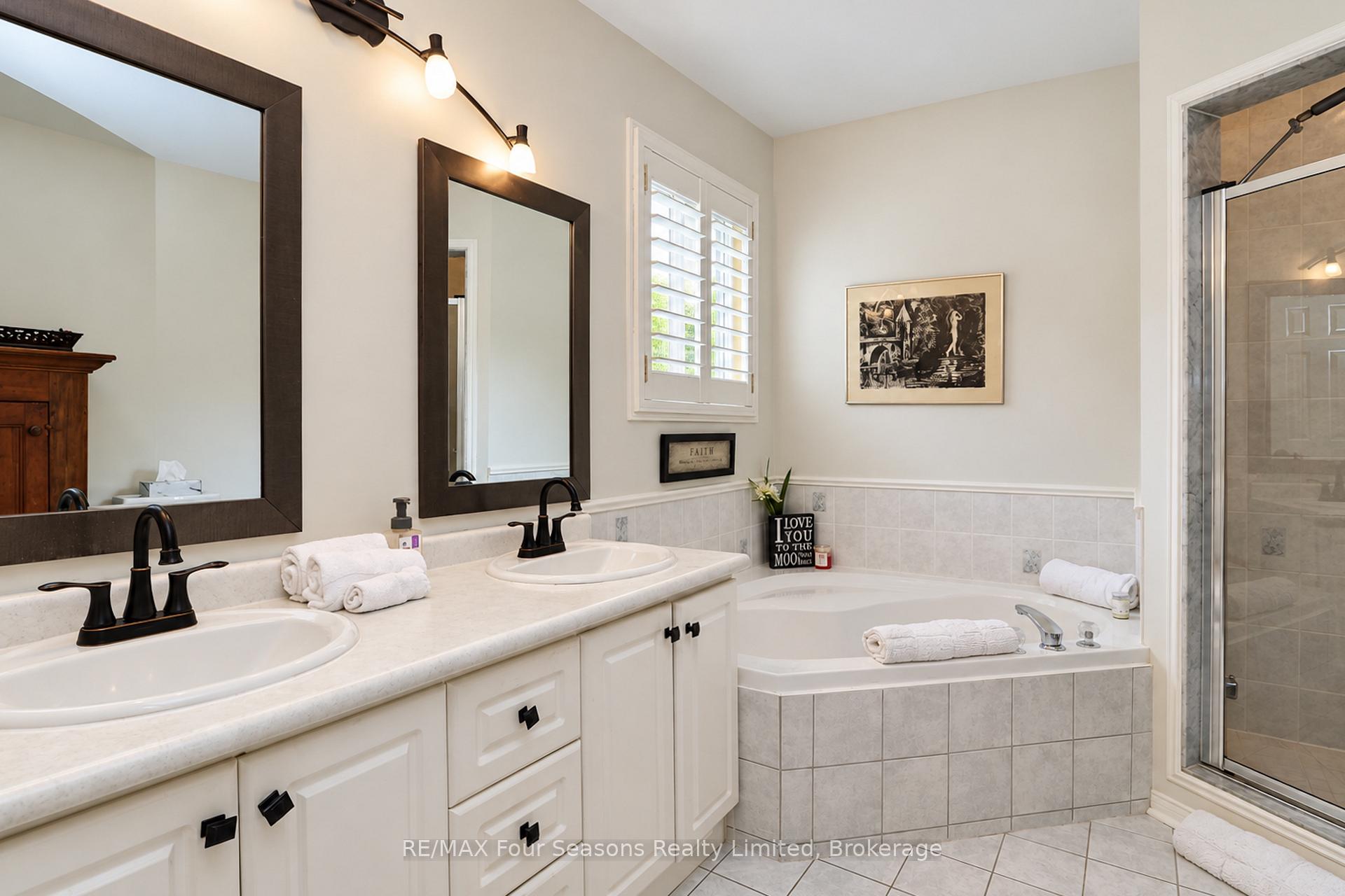 Photo 12 of 44 Green Briar Drive, Collingwood — HOMEH