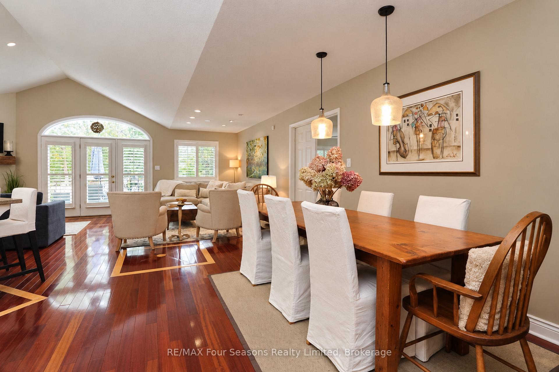 Photo 13 of 44 Green Briar Drive, Collingwood — HOMEH