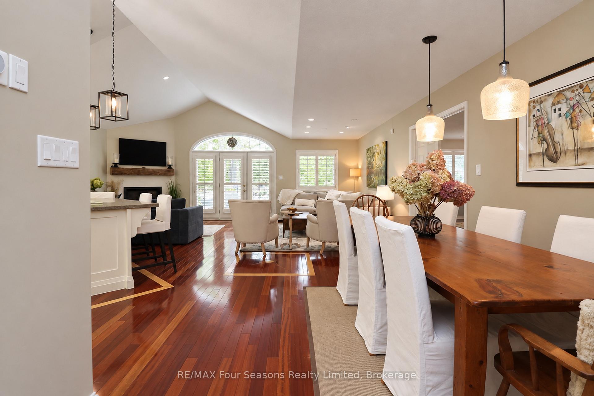 Photo 16 of 44 Green Briar Drive, Collingwood — HOMEH