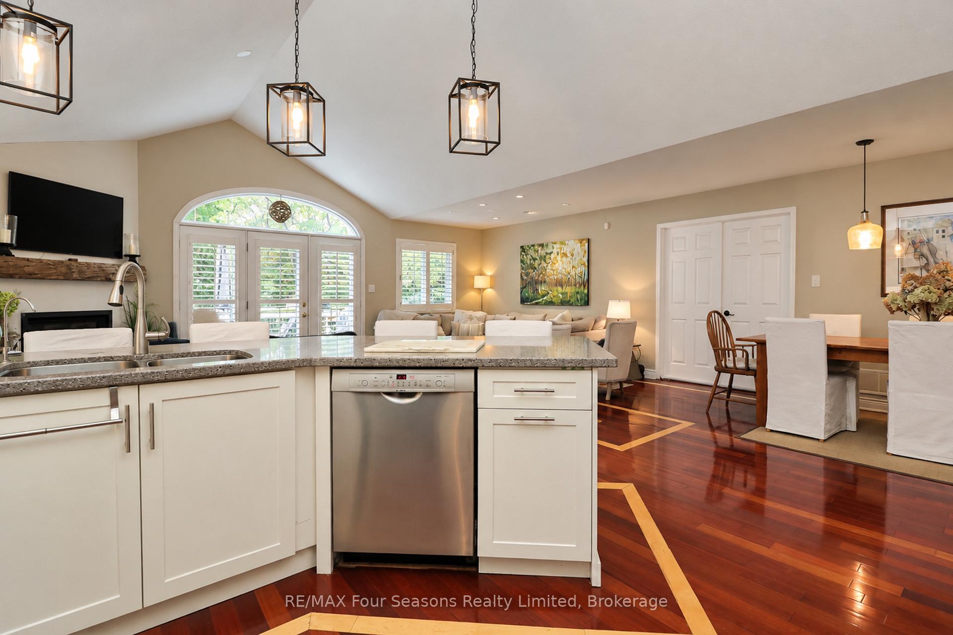 Photo 17 of 44 Green Briar Drive, Collingwood — HOMEH