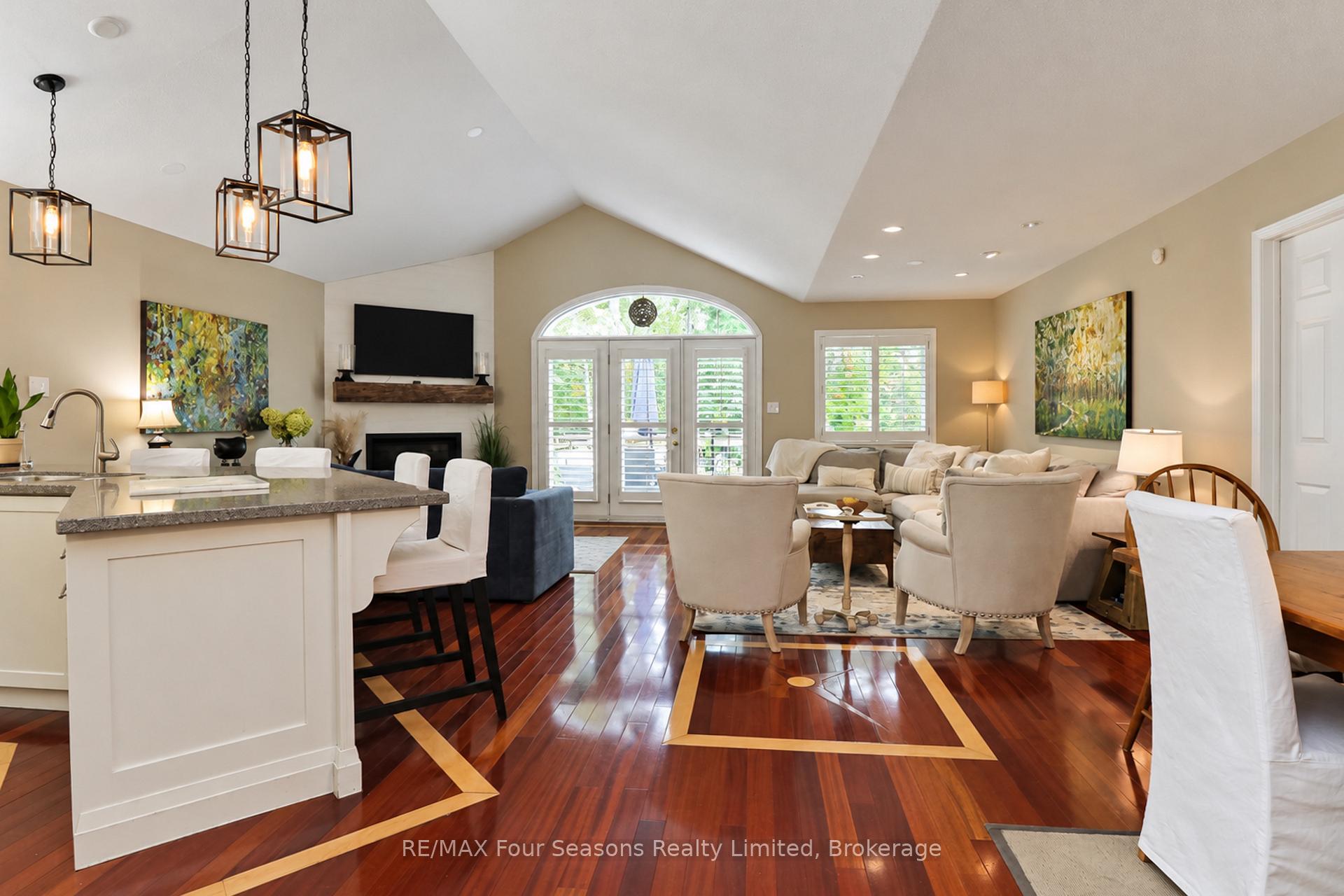 Photo 18 of 44 Green Briar Drive, Collingwood — HOMEH