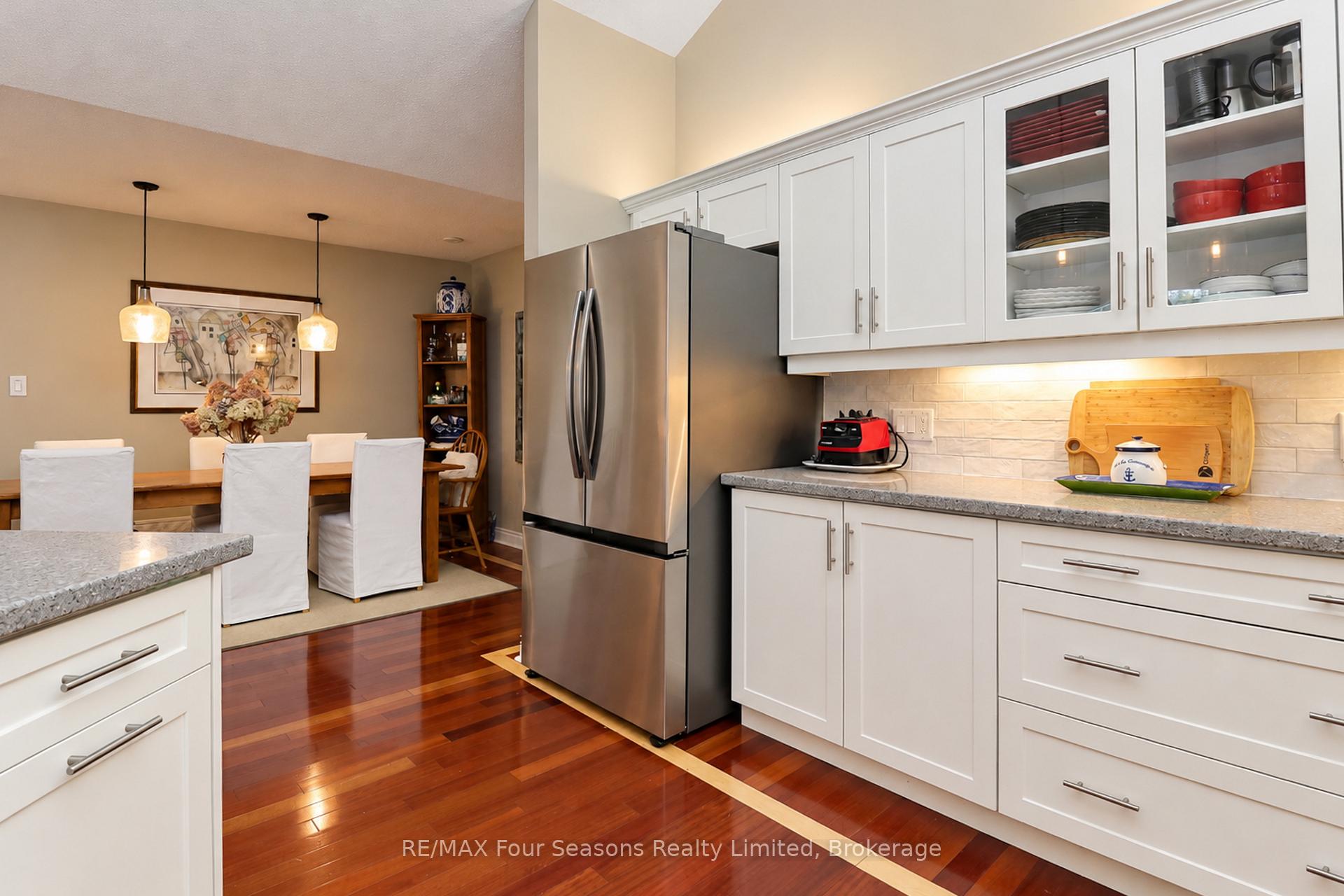 Photo 22 of 44 Green Briar Drive, Collingwood — HOMEH
