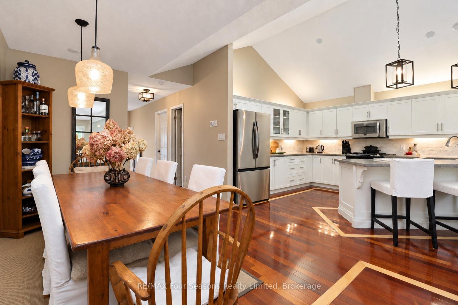Photo 23 of 44 Green Briar Drive, Collingwood — HOMEH