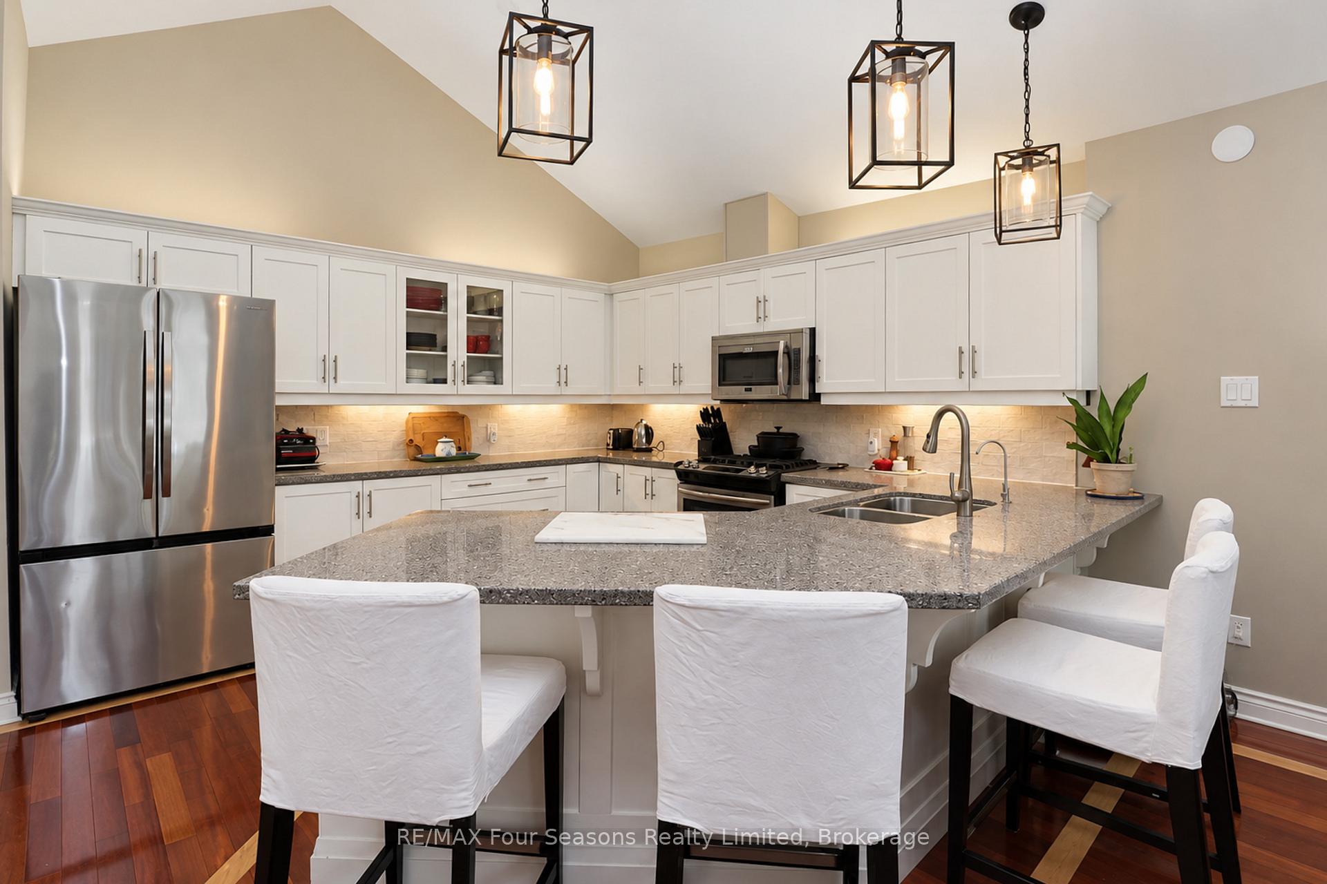 Photo 25 of 44 Green Briar Drive, Collingwood — HOMEH