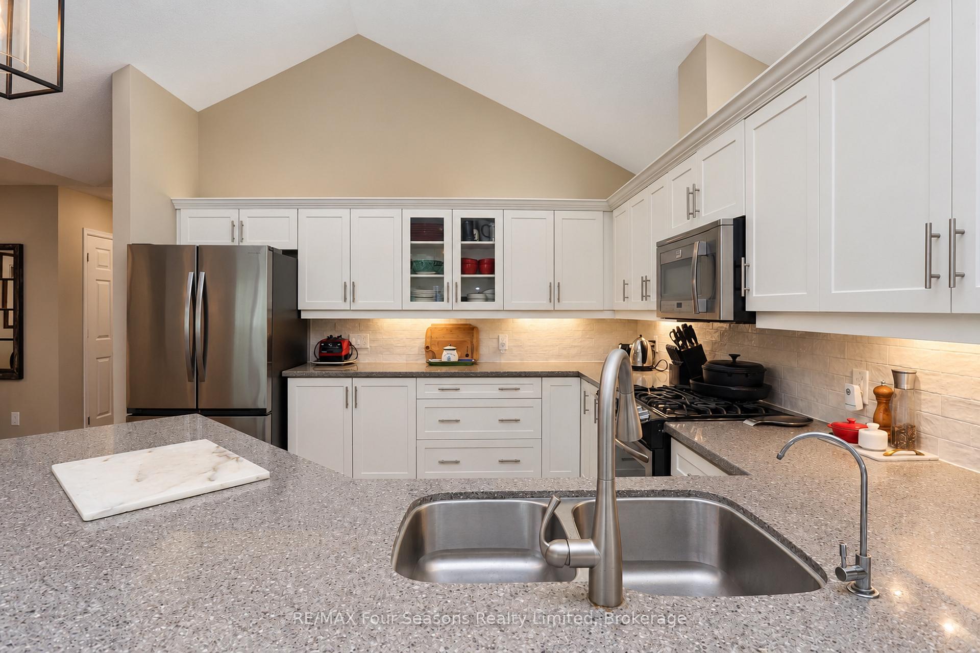 Photo 26 of 44 Green Briar Drive, Collingwood — HOMEH