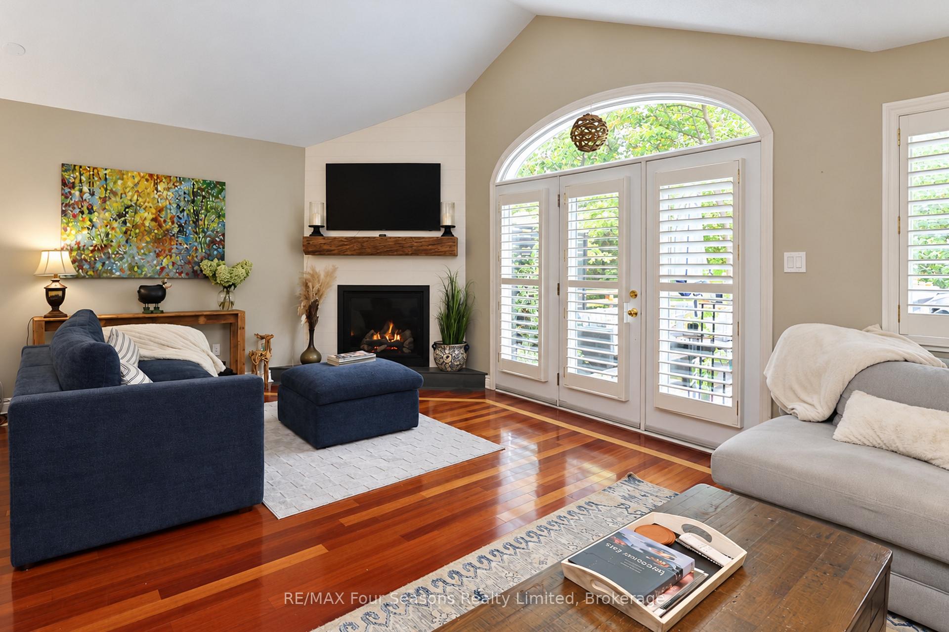 Photo 28 of 44 Green Briar Drive, Collingwood — HOMEH