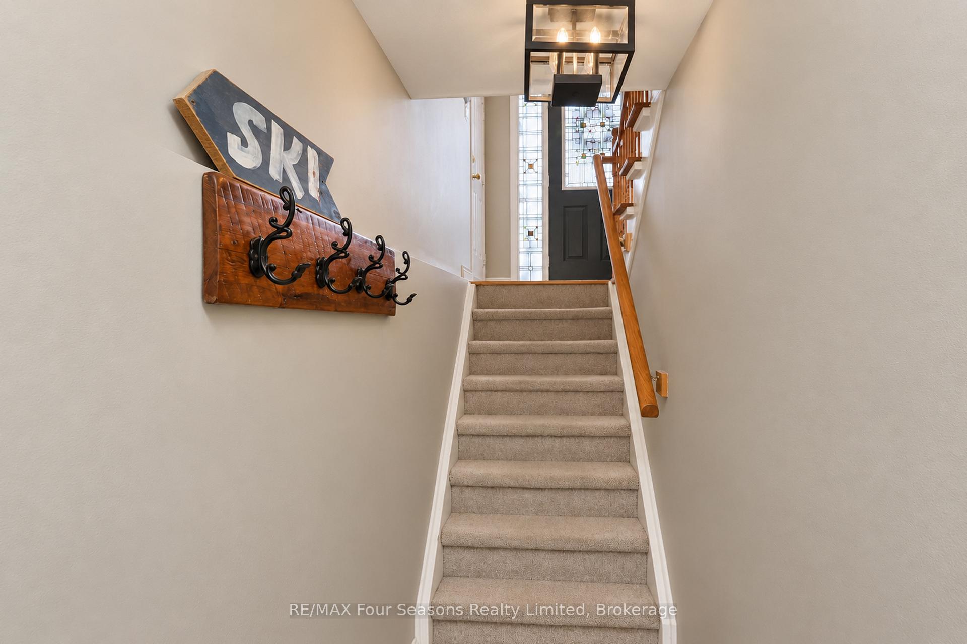Photo 36 of 44 Green Briar Drive, Collingwood — HOMEH
