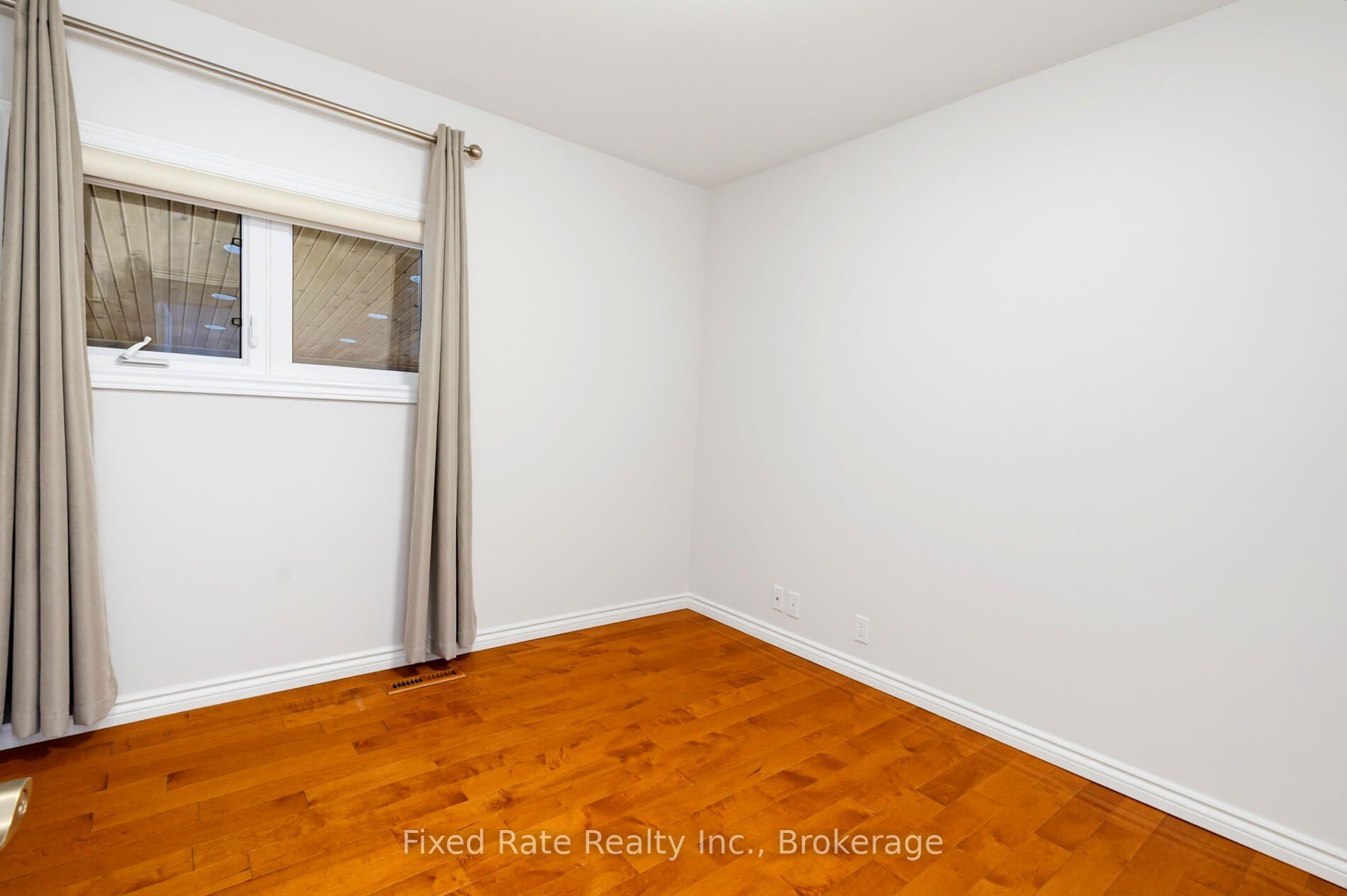Photo 24 of 45 Waddington Crescent, North York, Don Valley Village — HOMEH