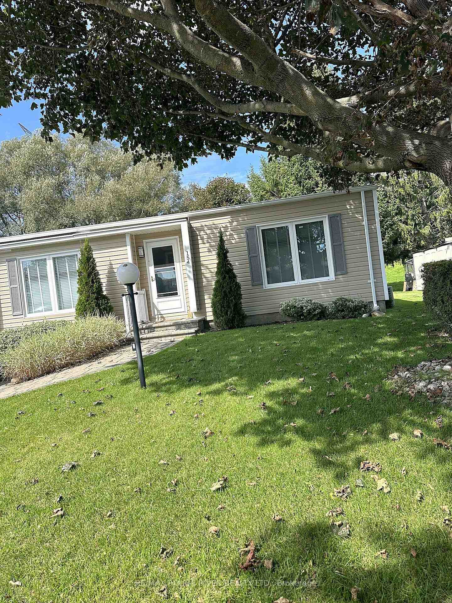 Photo 3 of 154 Wilmot Trail, Clarington, Bowmanville — HOMEH