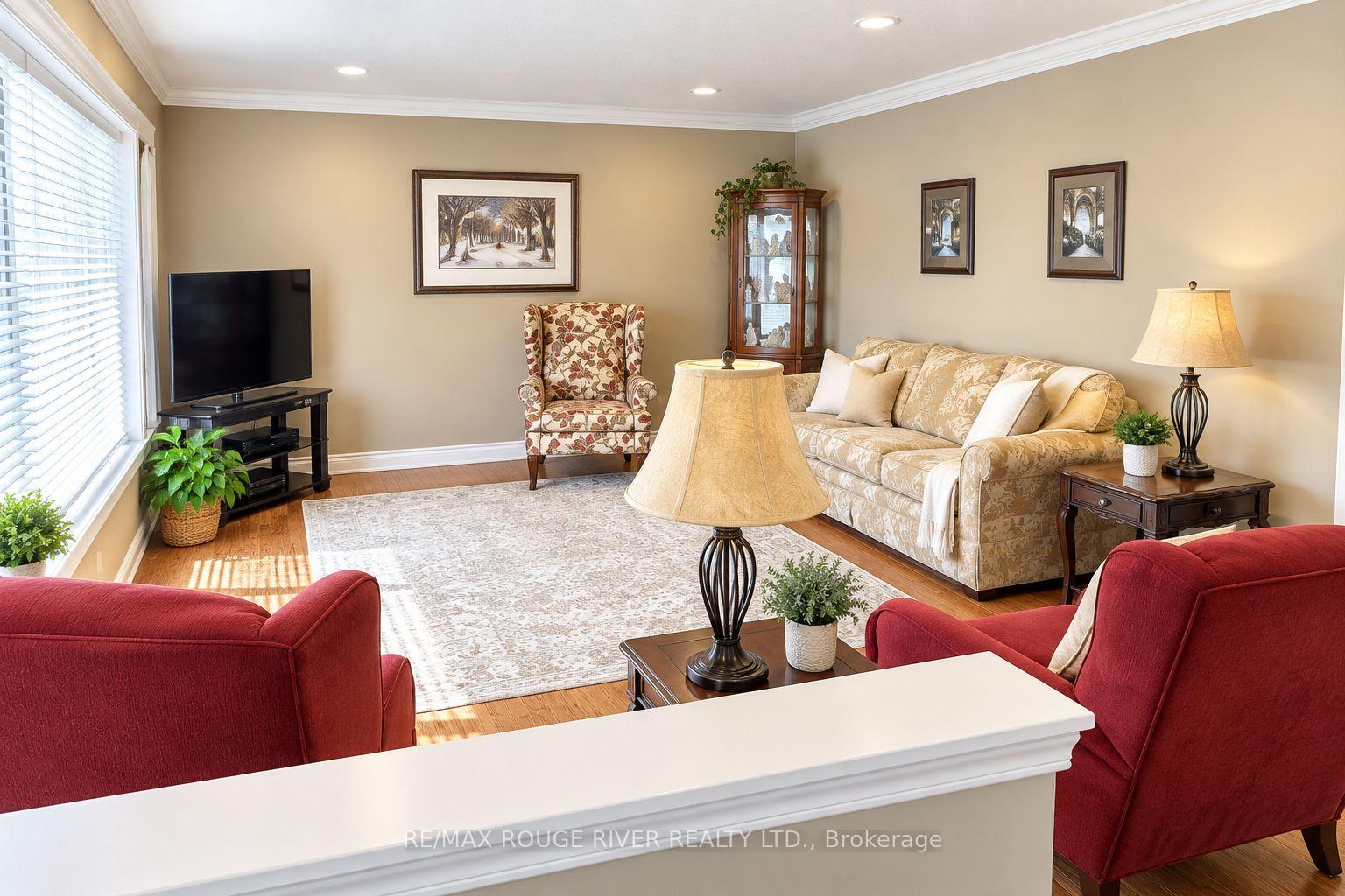Photo 5 of 154 Wilmot Trail, Clarington, Bowmanville — HOMEH