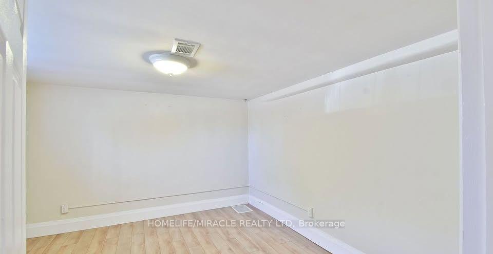 Photo 5 of 584 Montgomery Street, Oshawa, Central — HOMEH