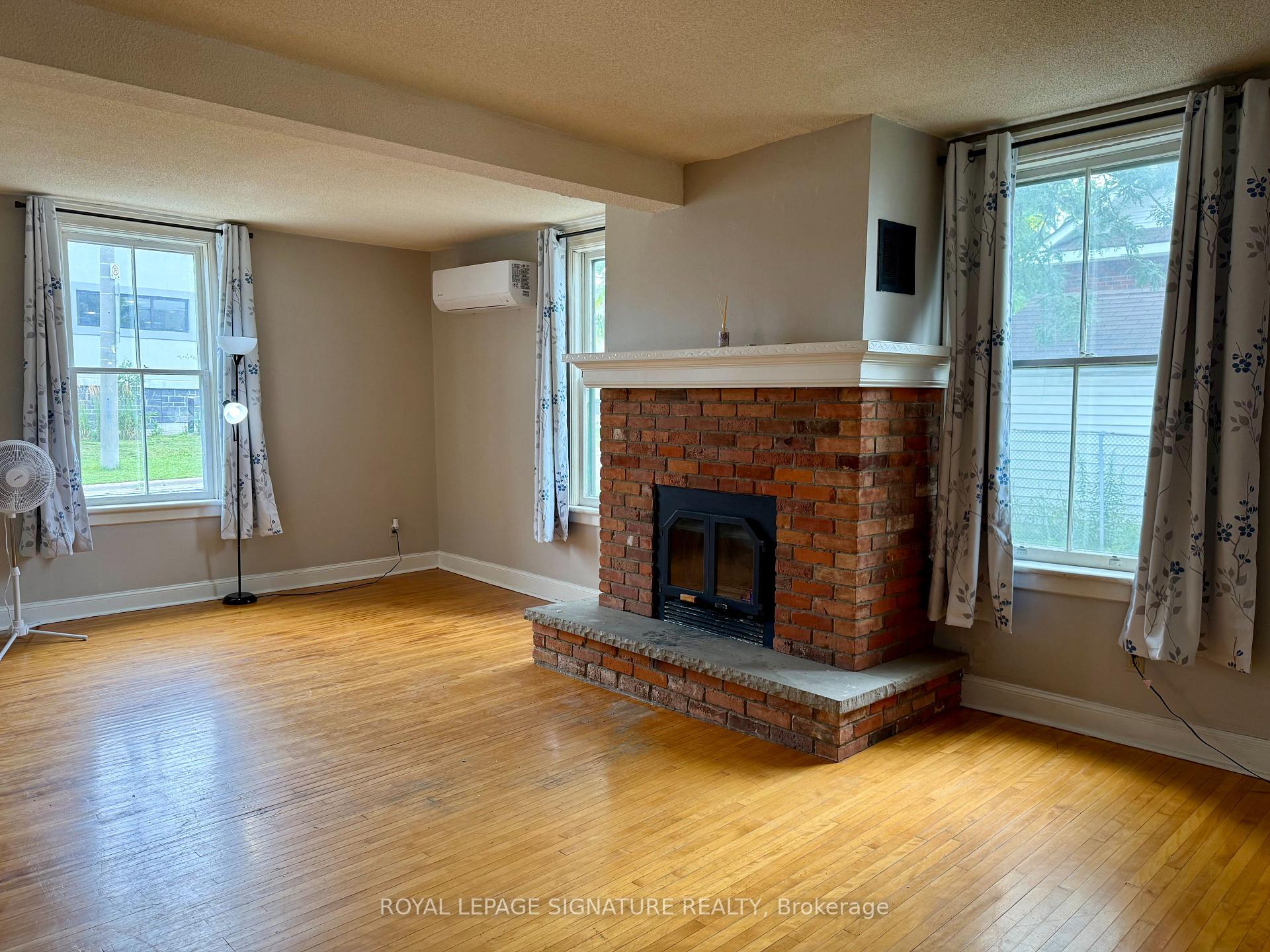 Photo 3 of 12 Hemlock Avenue, Oshawa, Central — HOMEH