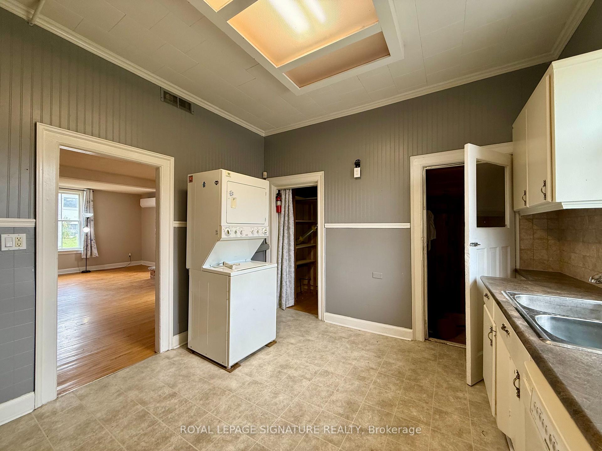 Photo 5 of 12 Hemlock Avenue, Oshawa, Central — HOMEH