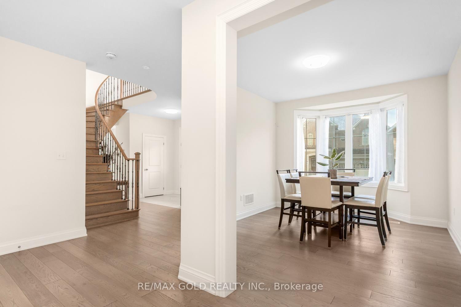 Photo 12 of 15 Farringdon Crescent, Brampton, Northwest Brampton — HOMEH