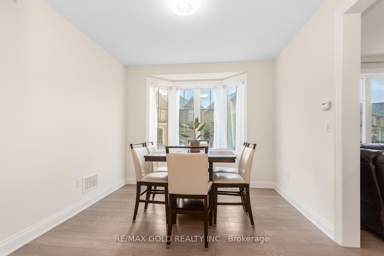 Photo 13 of 15 Farringdon Crescent, Brampton, Northwest Brampton — HOMEH