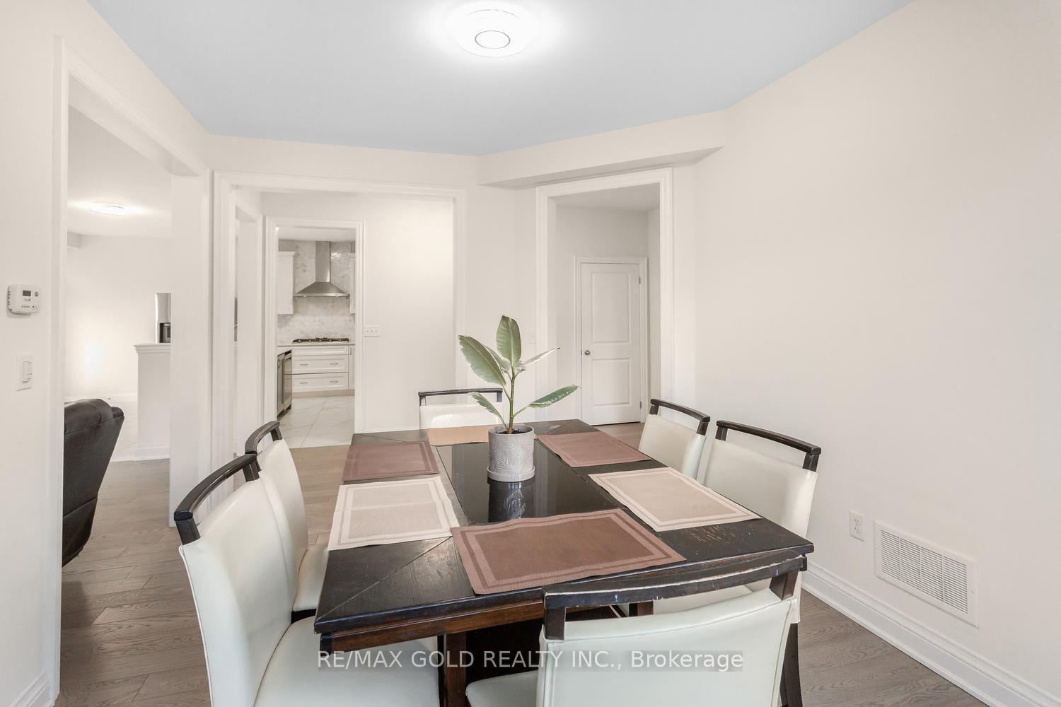 Photo 14 of 15 Farringdon Crescent, Brampton, Northwest Brampton — HOMEH