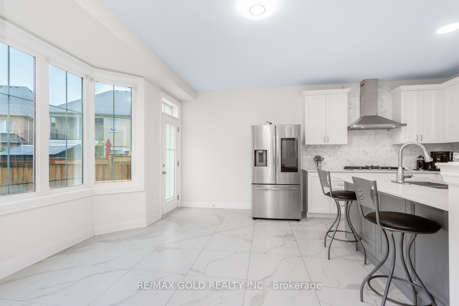 Photo 24 of 15 Farringdon Crescent, Brampton, Northwest Brampton — HOMEH