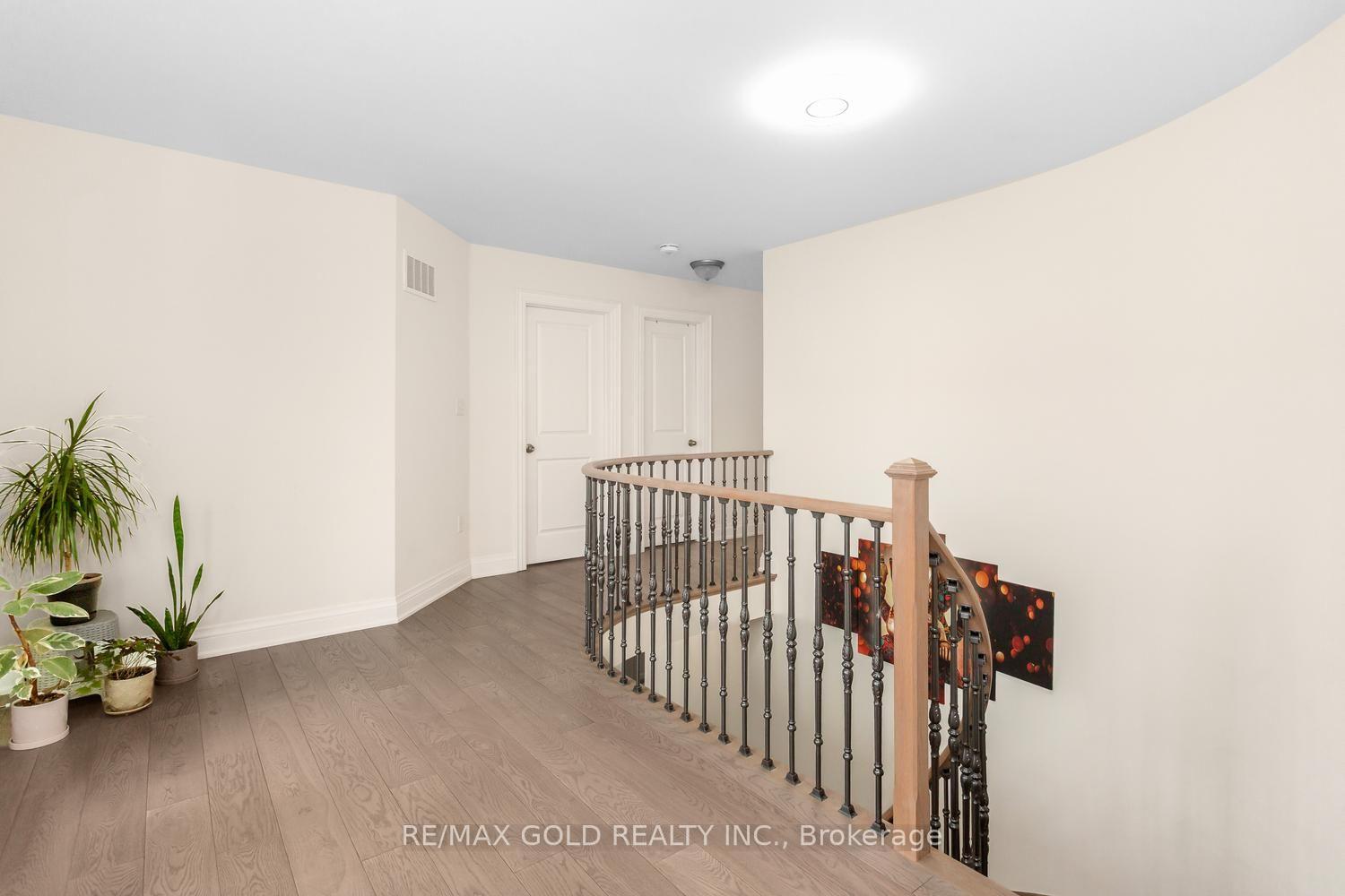 Photo 28 of 15 Farringdon Crescent, Brampton, Northwest Brampton — HOMEH