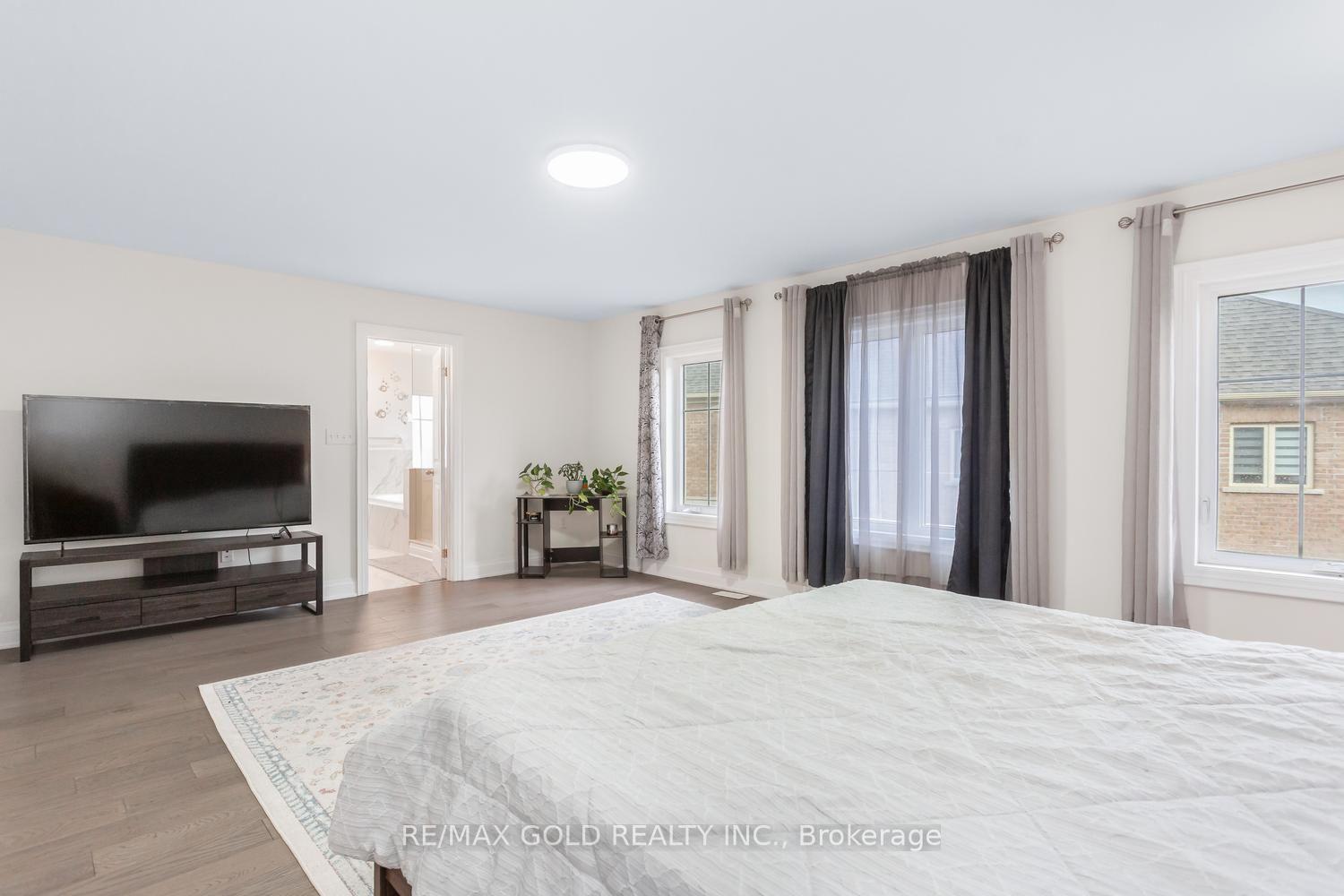 Photo 32 of 15 Farringdon Crescent, Brampton, Northwest Brampton — HOMEH
