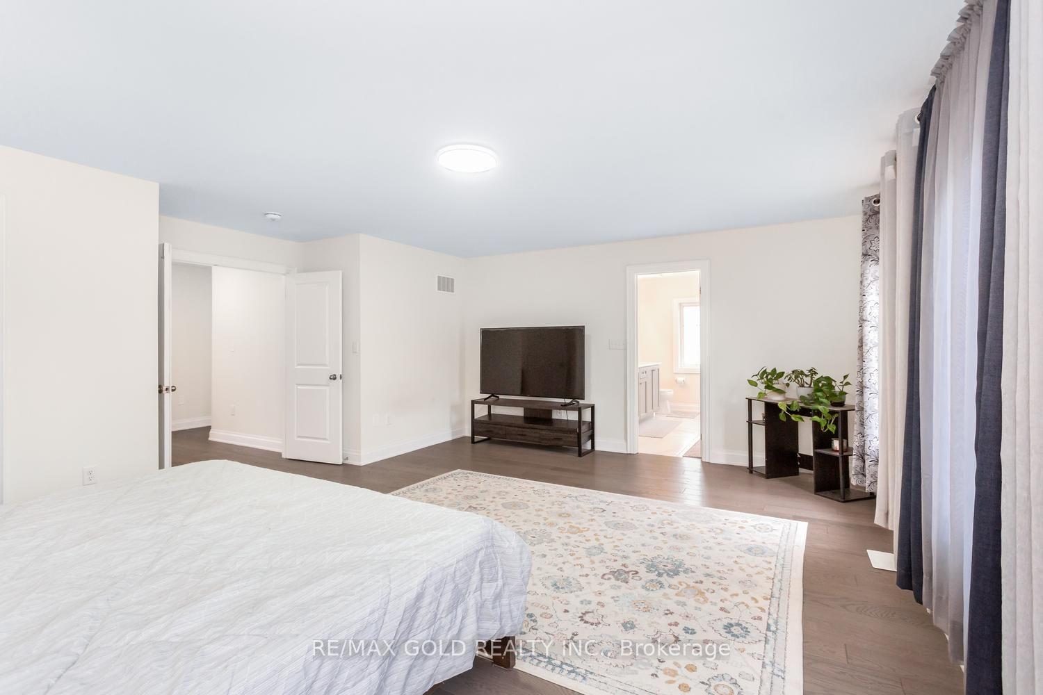 Photo 33 of 15 Farringdon Crescent, Brampton, Northwest Brampton — HOMEH