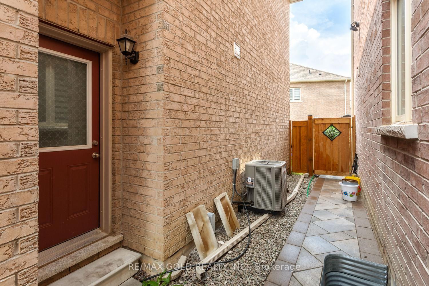 Photo 48 of 15 Farringdon Crescent, Brampton, Northwest Brampton — HOMEH