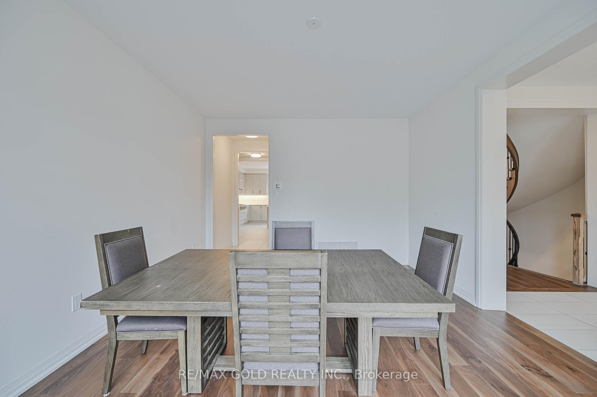 Photo 8 of 5 Elderberry Way, Adjala-Tosorontio, Colgan — HOMEH