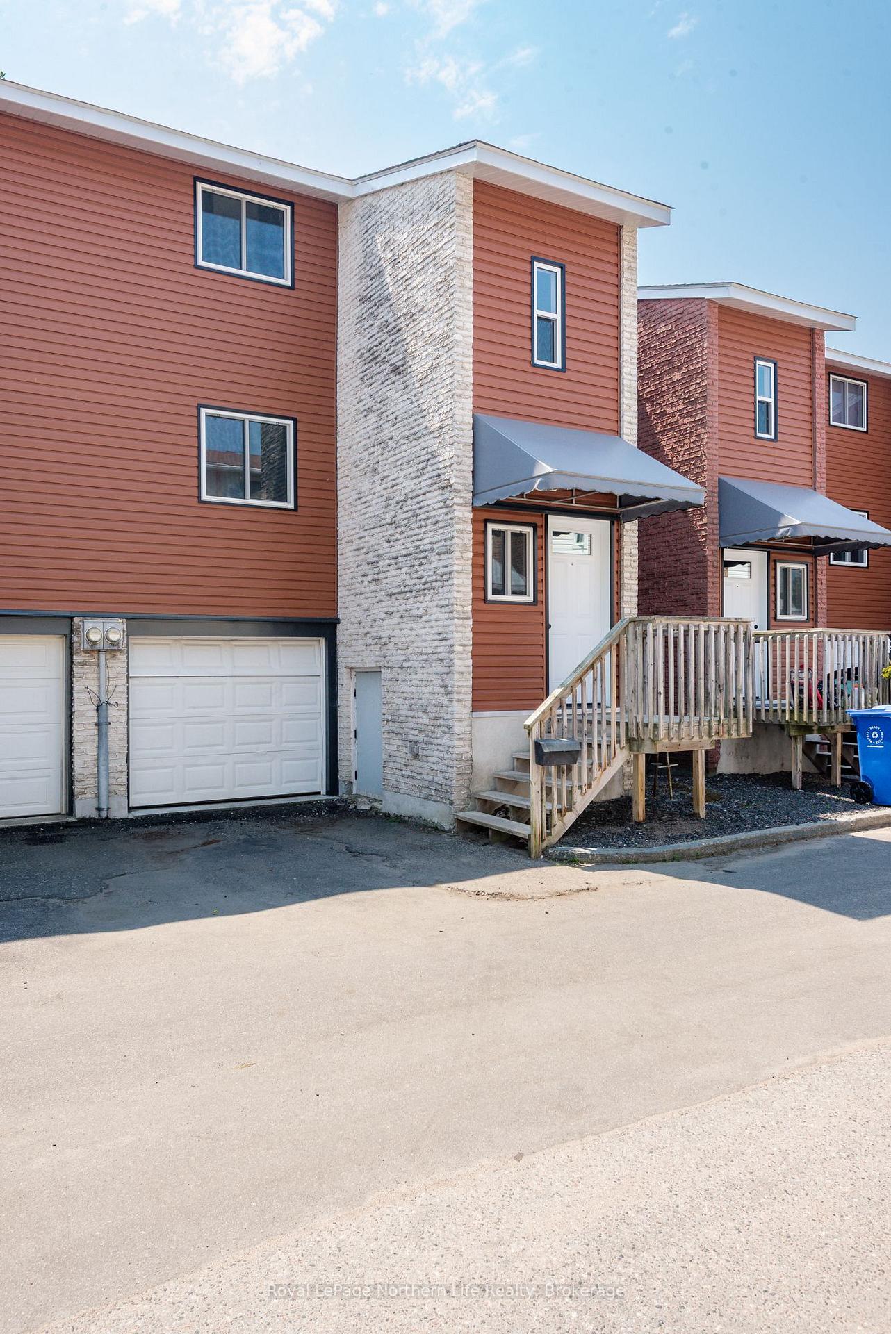 Photo of Unit 8, 850 Lakeshore Drive
