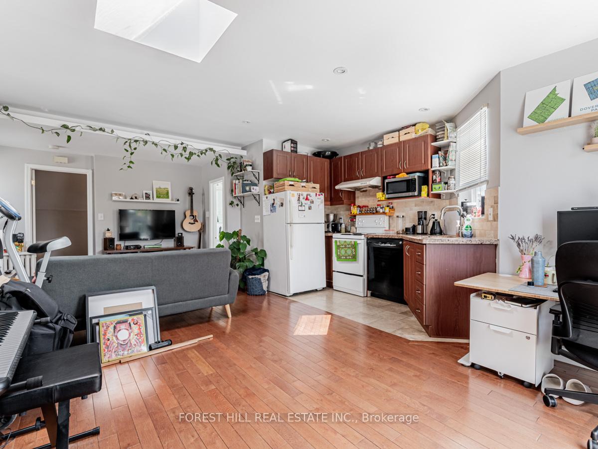 Photo 4 of Unit 3, 12 Salem Avenue, Toronto, Dovercourt-Wallace Emerson-Junction — HOMEH