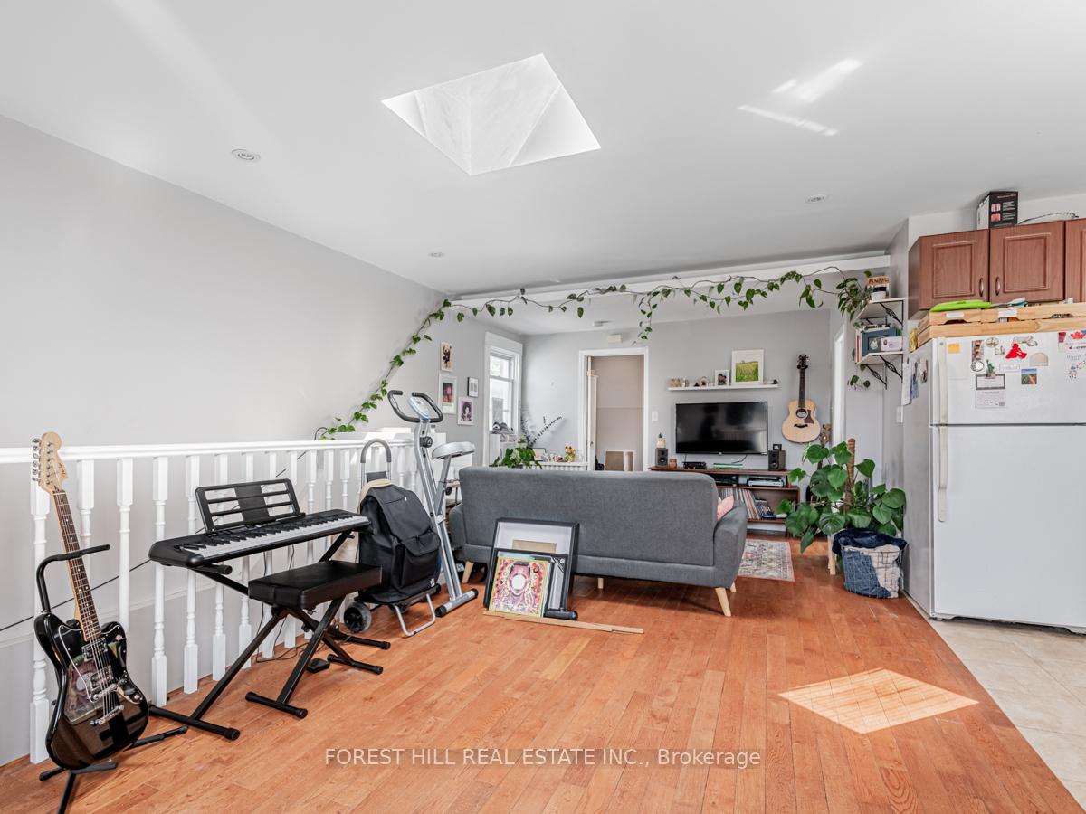 Photo 6 of Unit 3, 12 Salem Avenue, Toronto, Dovercourt-Wallace Emerson-Junction — HOMEH