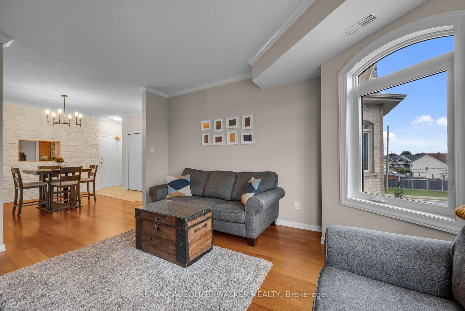 Photo 4 of Unit 7, 50 Briargate Private, Ottawa, Springridge/East Village — HOMEH