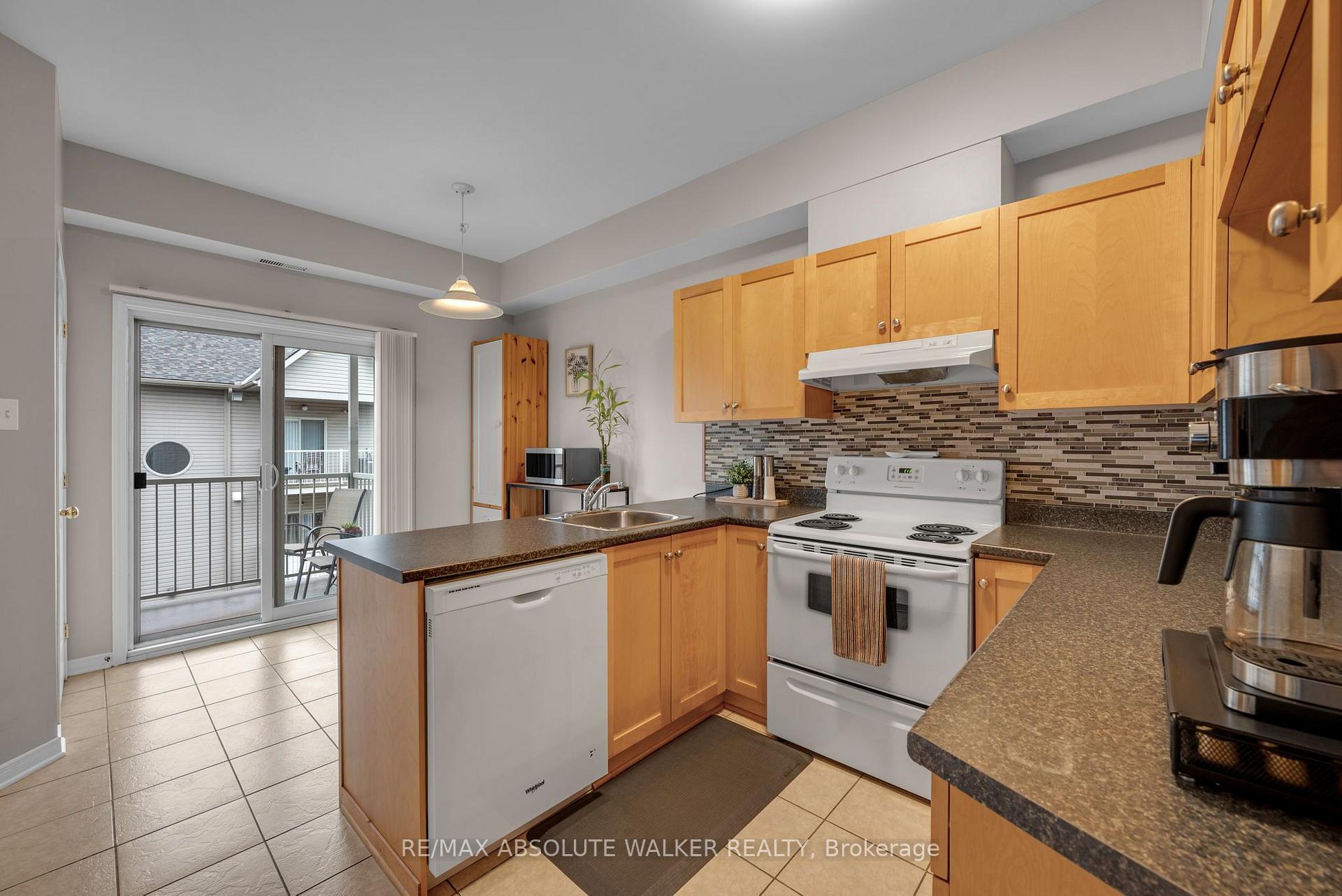 Photo 9 of Unit 7, 50 Briargate Private, Ottawa, Springridge/East Village — HOMEH