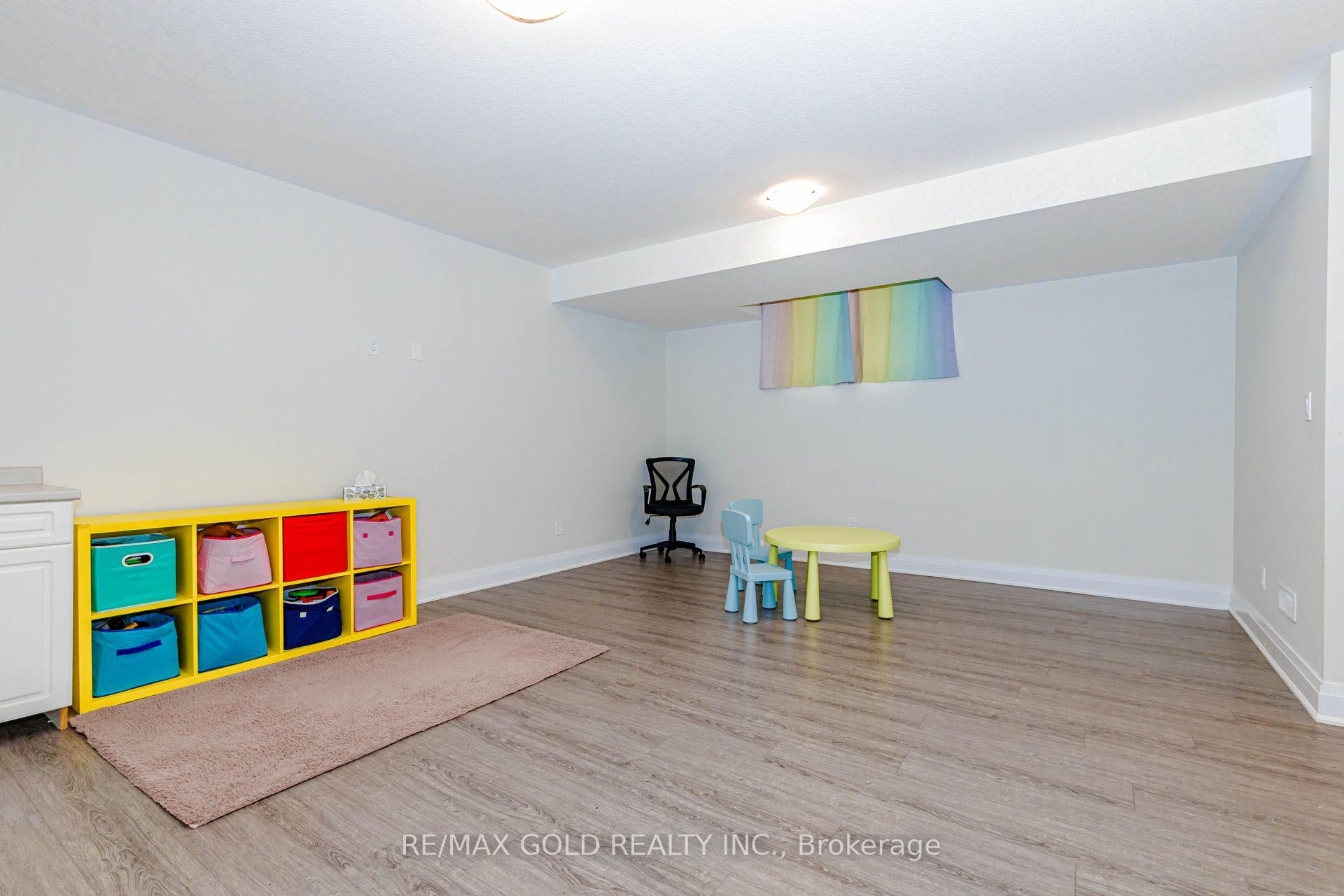 Photo 37 of 617 Benninger Drive, Kitchener, Brigadoon — HOMEH