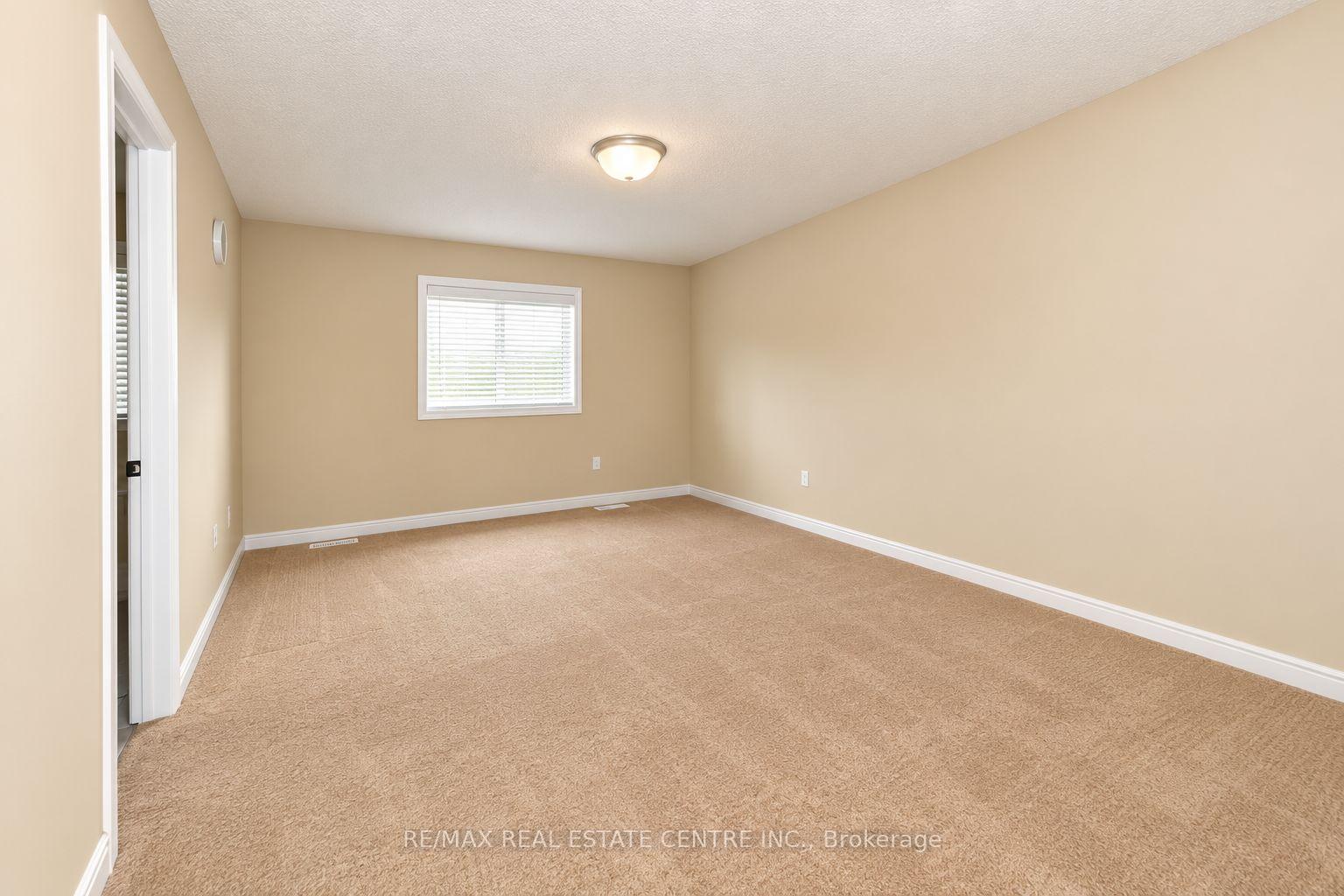 Photo 9 of 4 Drone Crescent, Guelph, Willow West/Sugarbush/West Acres — HOMEH