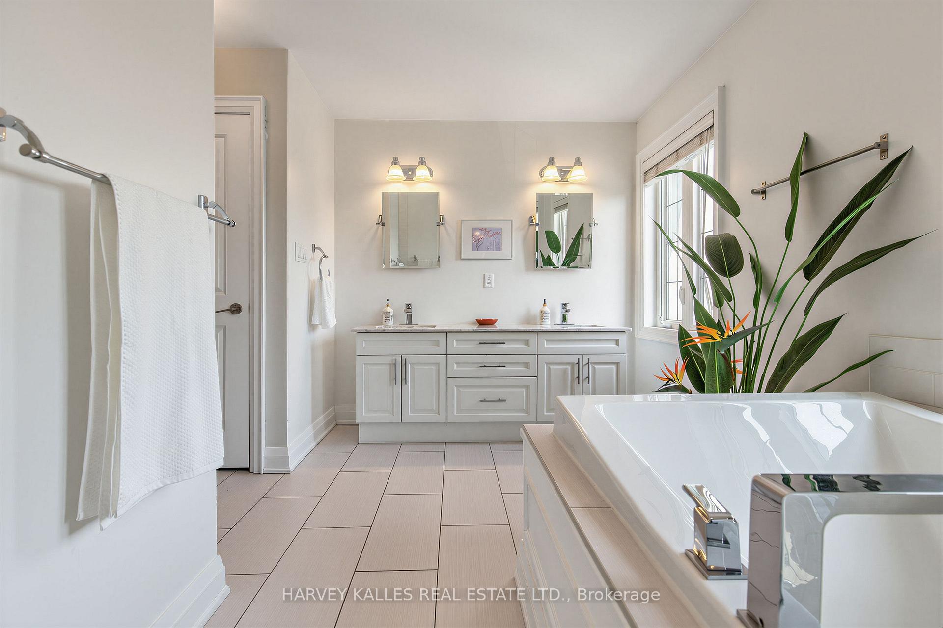 Photo 12 of 18 Sargent Lane, Toronto, East End-Danforth — HOMEH