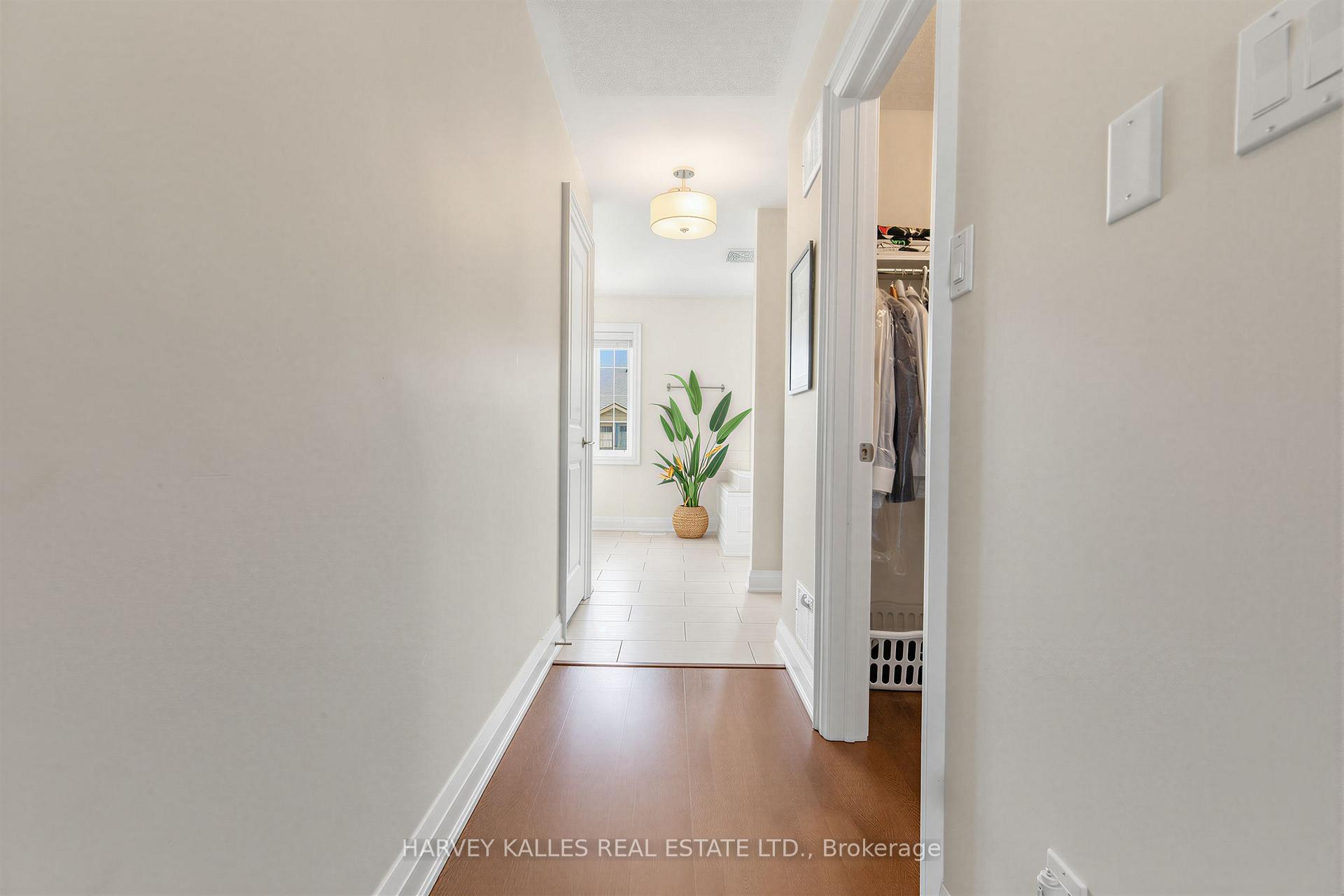 Photo 13 of 18 Sargent Lane, Toronto, East End-Danforth — HOMEH