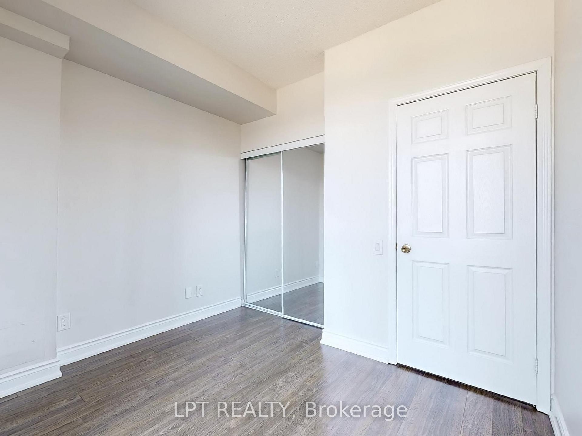 Photo 16 of Unit 503, 8 Hillcrest Avenue, North York, Willowdale East — HOMEH