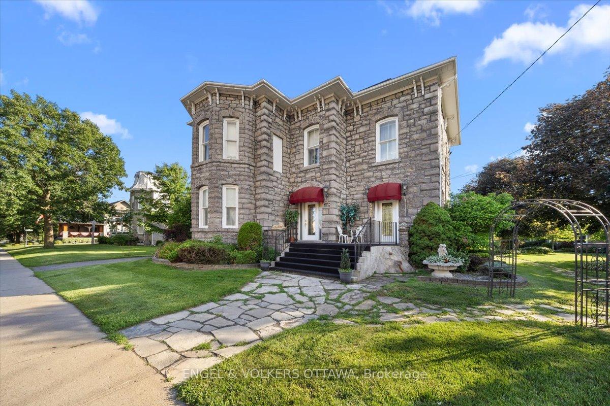 Photo of 528 St Lawrence Street