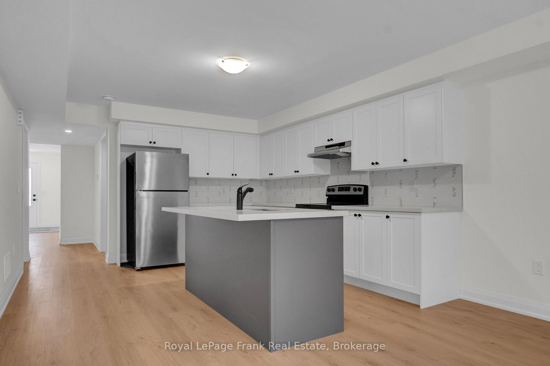 Photo 6 of 323 Anderson Avenue, Oshawa, McLaughlin — HOMEH