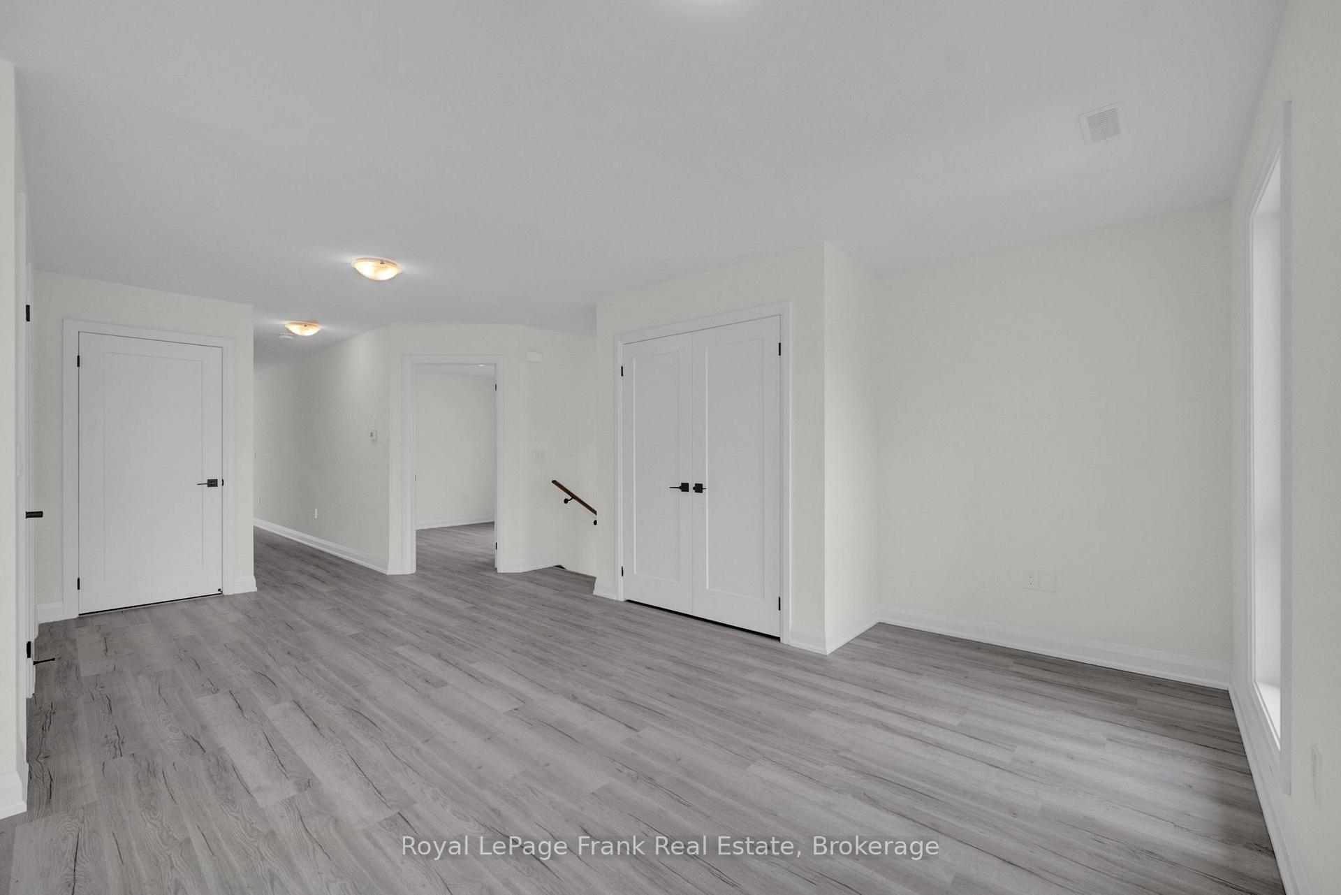 Photo 10 of 323 Anderson Avenue, Oshawa, McLaughlin — HOMEH