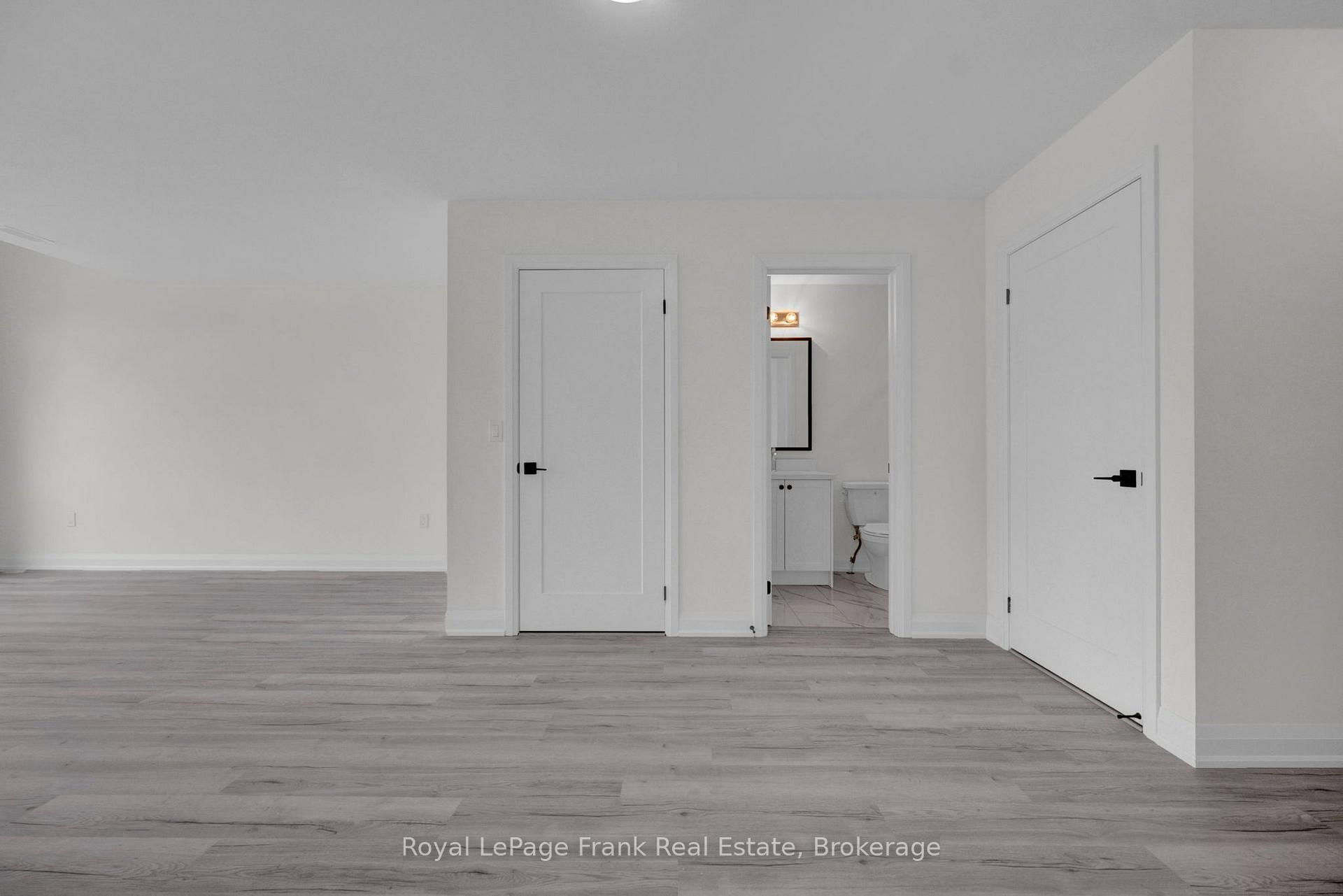 Photo 13 of 323 Anderson Avenue, Oshawa, McLaughlin — HOMEH