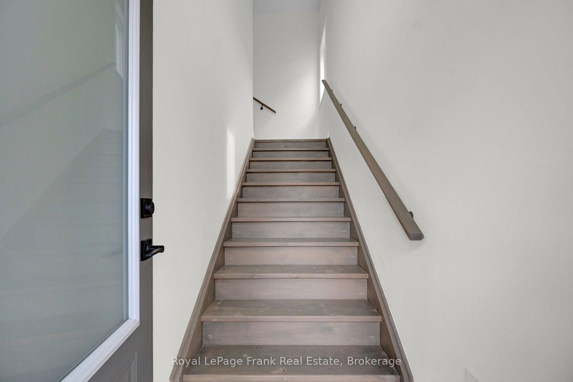 Photo 20 of 323 Anderson Avenue, Oshawa, McLaughlin — HOMEH